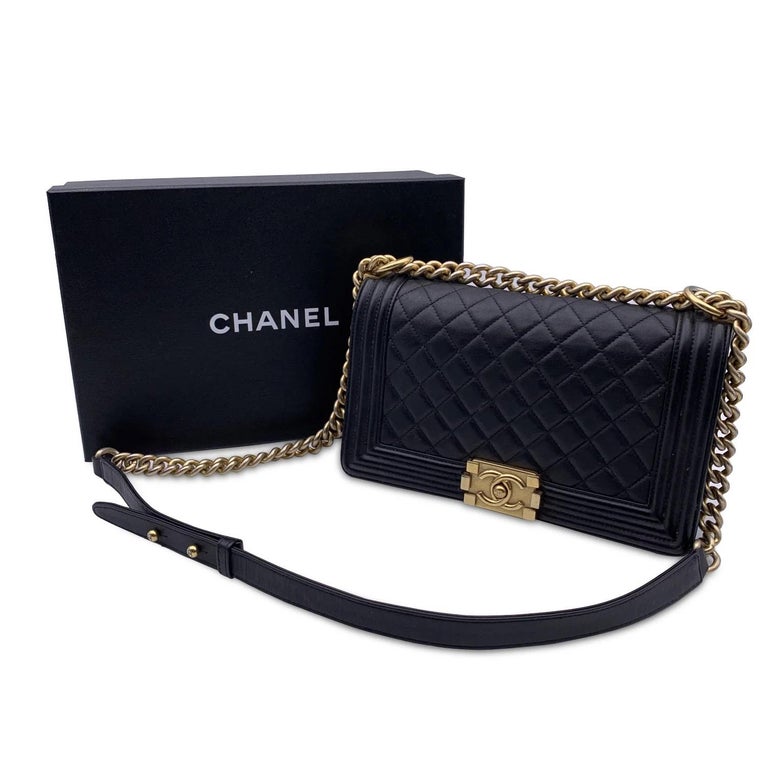 Chanel Black Quilted Leather Medium Boy Shoulder Bag For Sale at 1stDibs