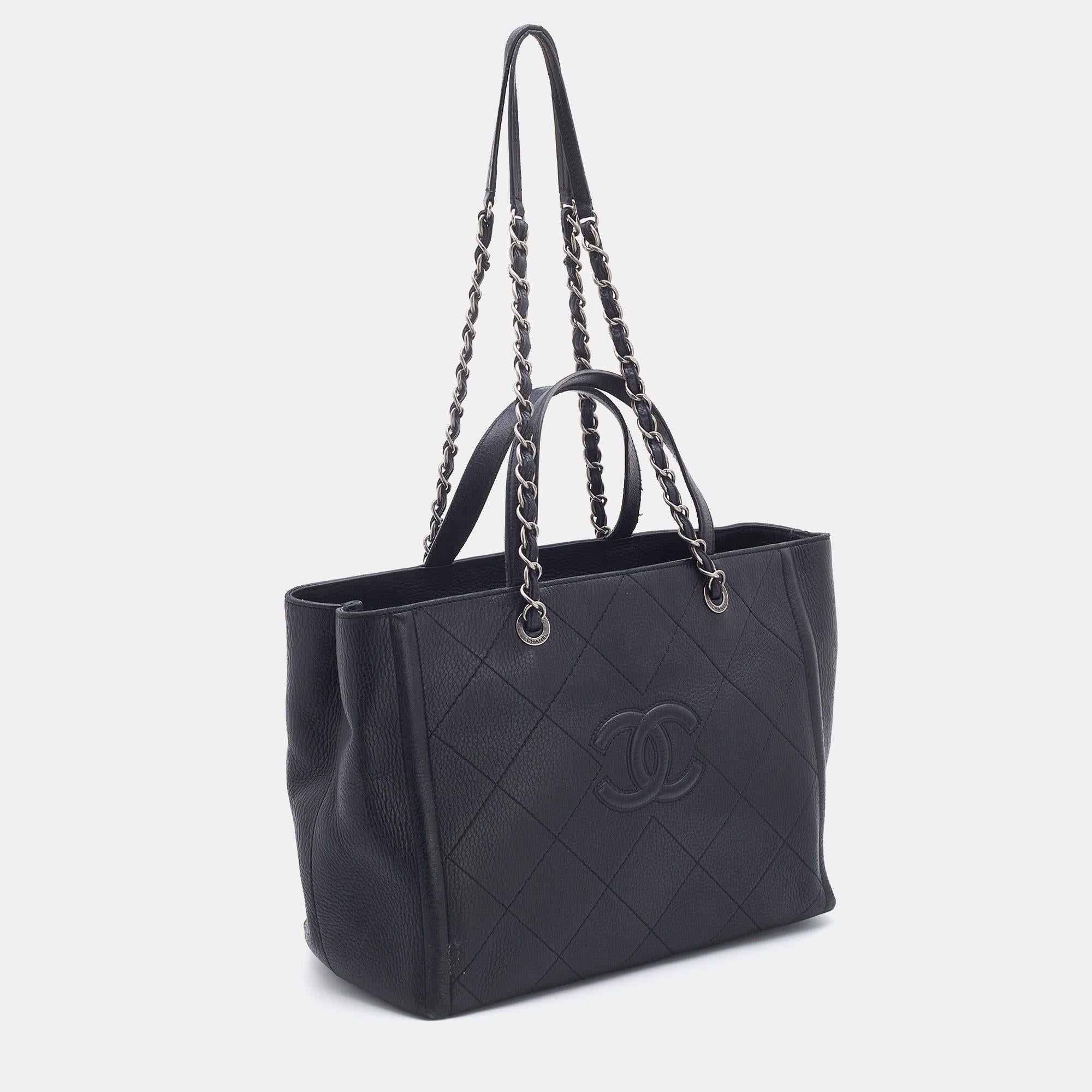 Chanel Black Quilted Leather Medium CC Shopper Tote In Fair Condition In Dubai, Al Qouz 2