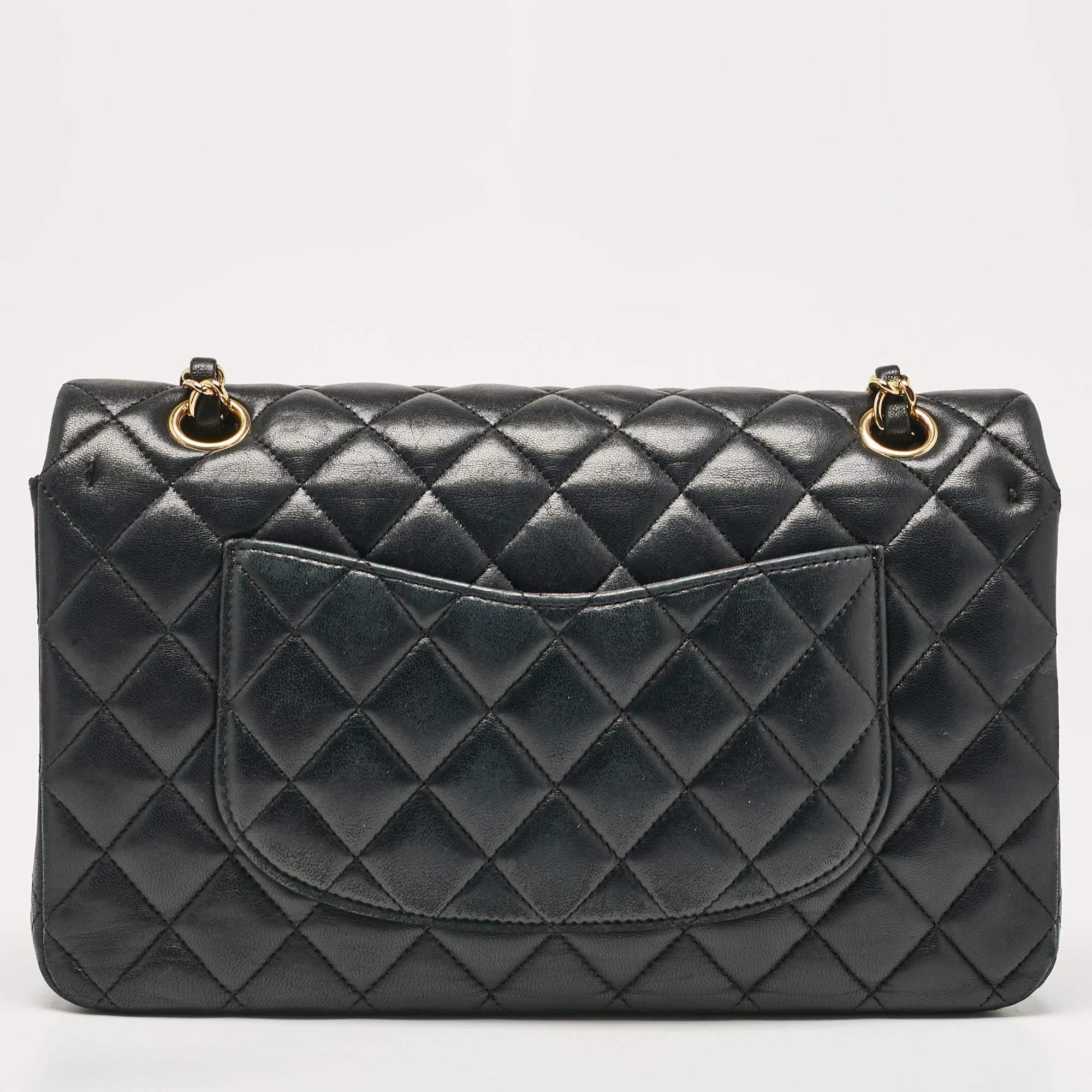 Women's Chanel Black Quilted Leather Medium Classic Double Flap Bag For Sale