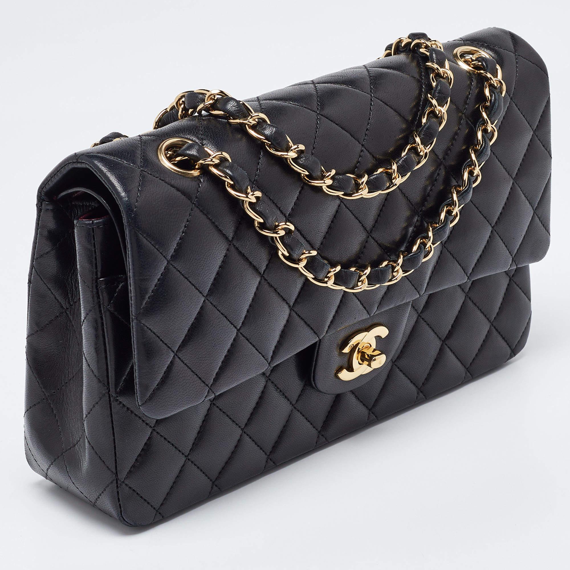 Women's Chanel Black Quilted Leather Medium Classic Double Flap Bag For Sale