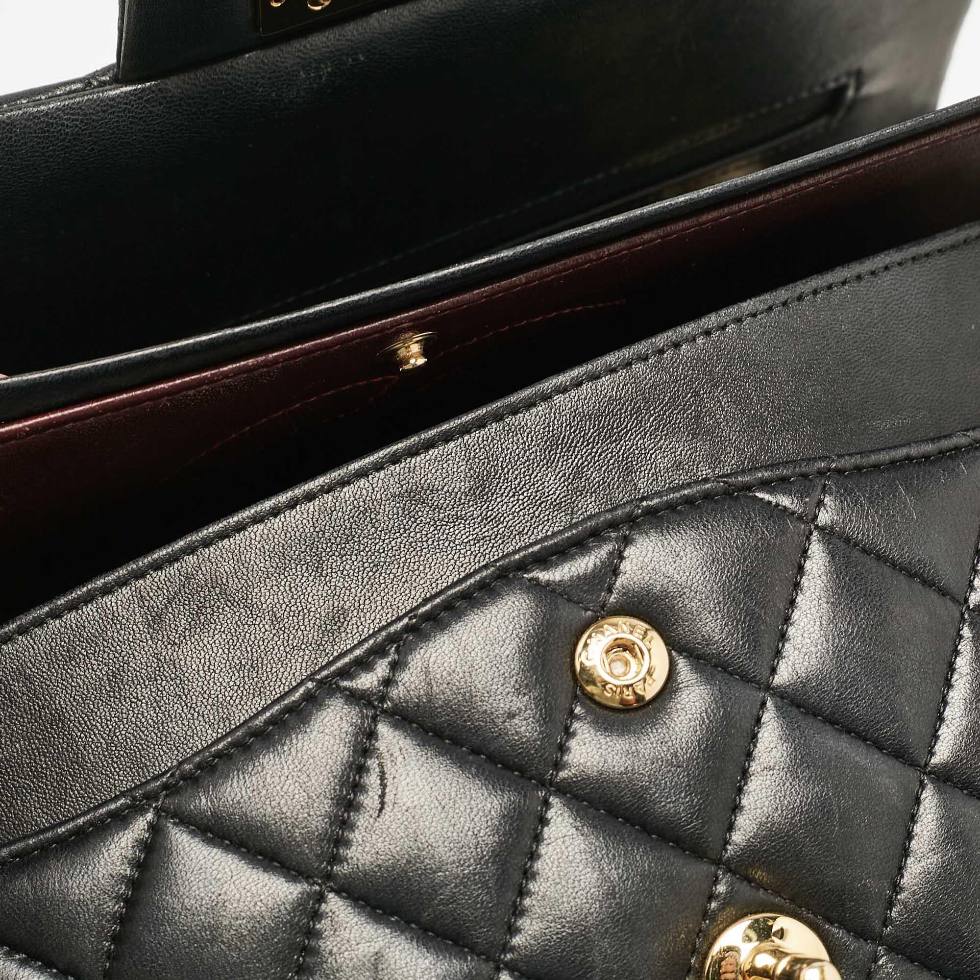 Chanel Black Quilted Leather Medium Classic Double Flap Bag For Sale 4