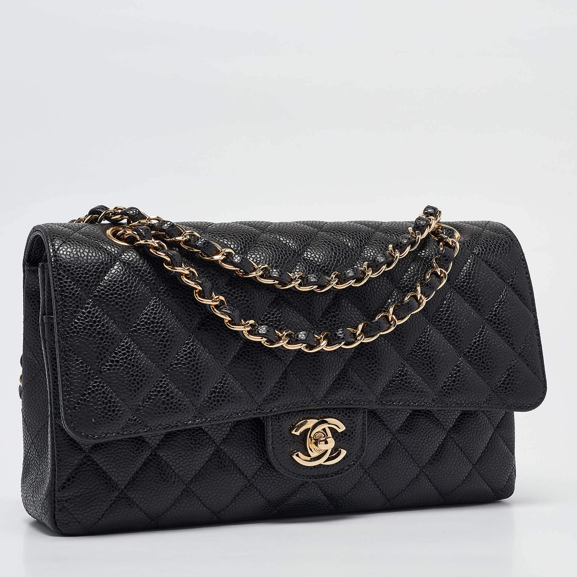 Chanel Schwarze Medium Classic Double Flap Umhängetasche aus gestepptem Leder im Zustand „Neu“ im Angebot in Dubai, Al Qouz 2