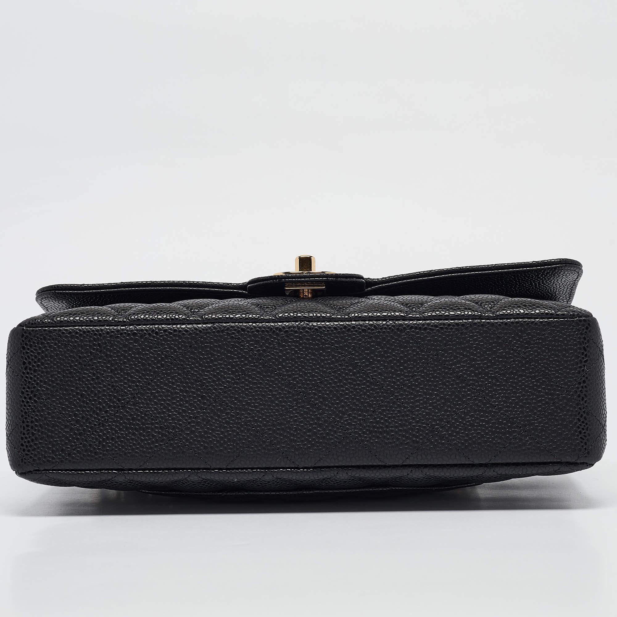 Chanel Schwarze Medium Classic Double Flap Umhängetasche aus gestepptem Leder im Angebot 2