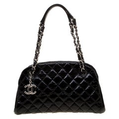 Chanel Schwarze gesteppte Mademoiselle-Schalentasche aus Leder Medium