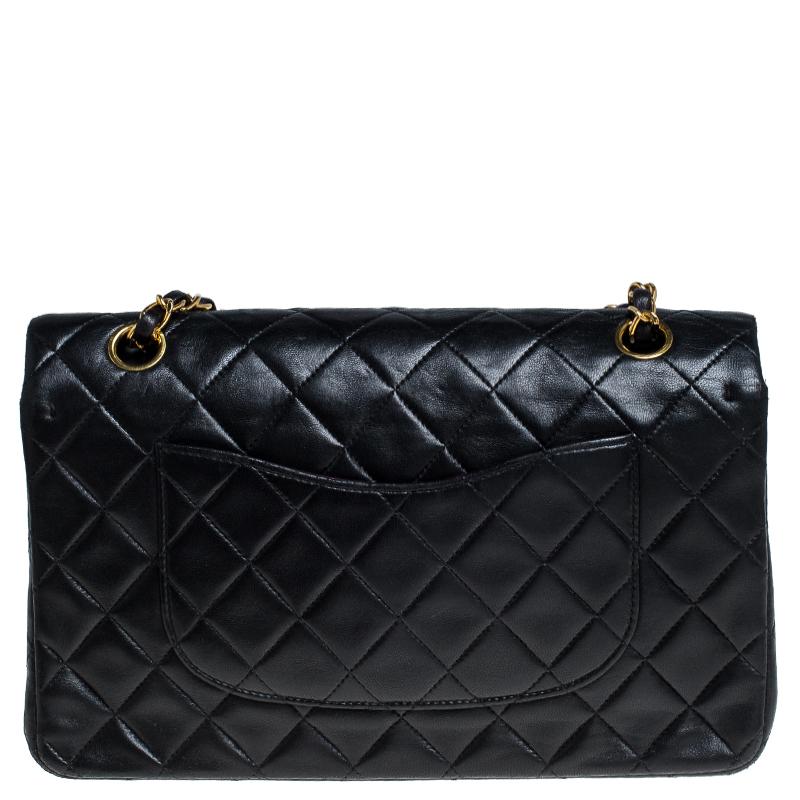 We are in utter awe of this flap bag from Chanel as it is appealing in a surreal way. Exquisitely crafted from leather in their quilt design, it bears their signature label on the leather interior and the iconic CC turn-lock on the flap. The piece