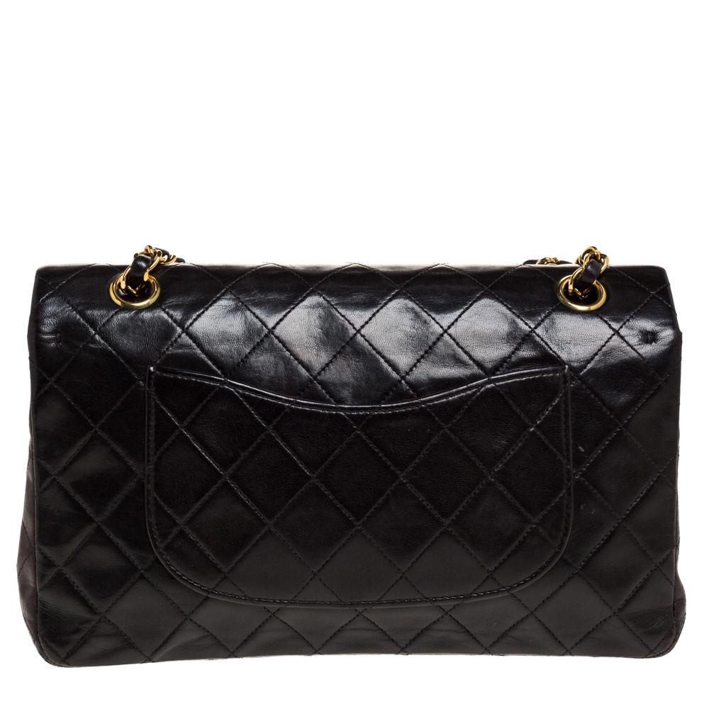 We are in utter awe of this flap bag from Chanel as it is appealing in a surreal way. Exquisitely crafted from leather in their quilt design, it bears their signature label on the leather interior and the iconic CC turn-lock on the flap. The piece