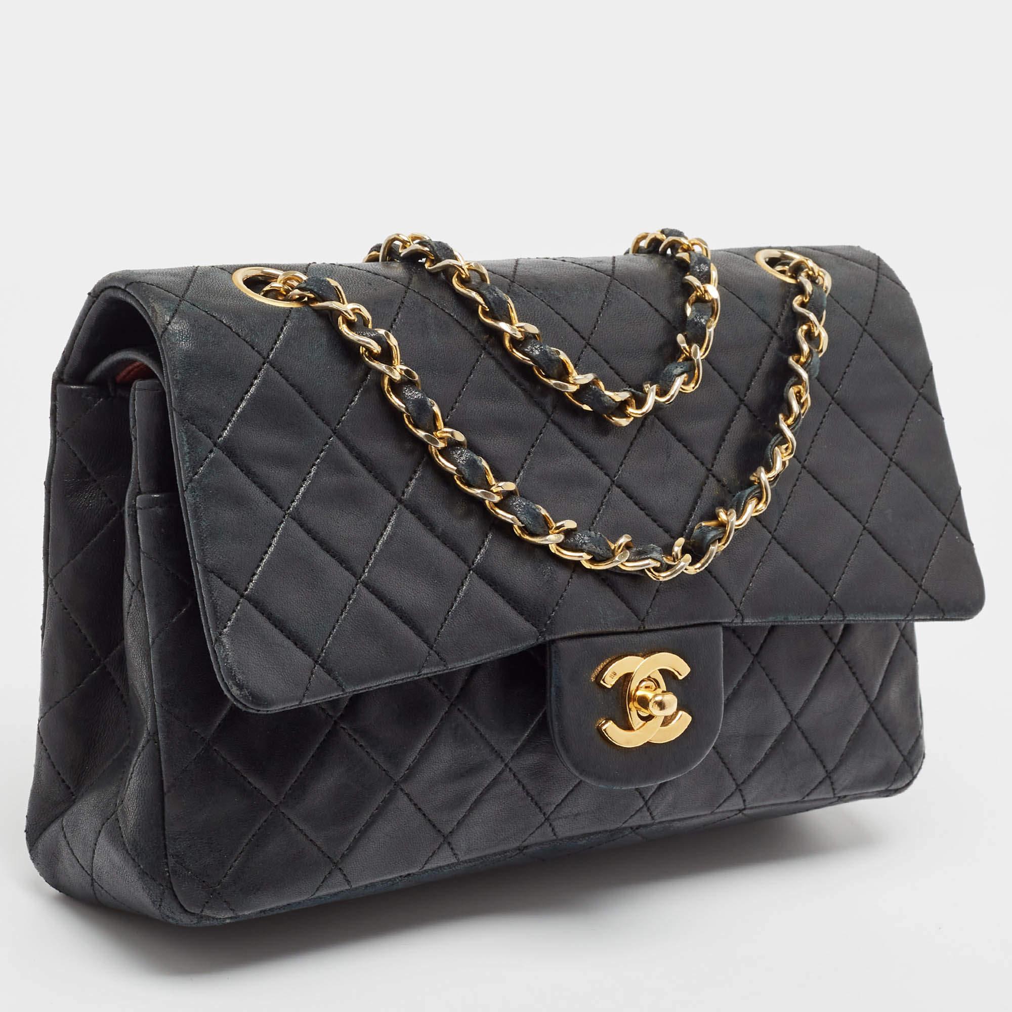 Chanel Schwarz Gestepptes Leder Medium Vintage Classic Double Flap Tasche im Zustand „Relativ gut“ im Angebot in Dubai, Al Qouz 2