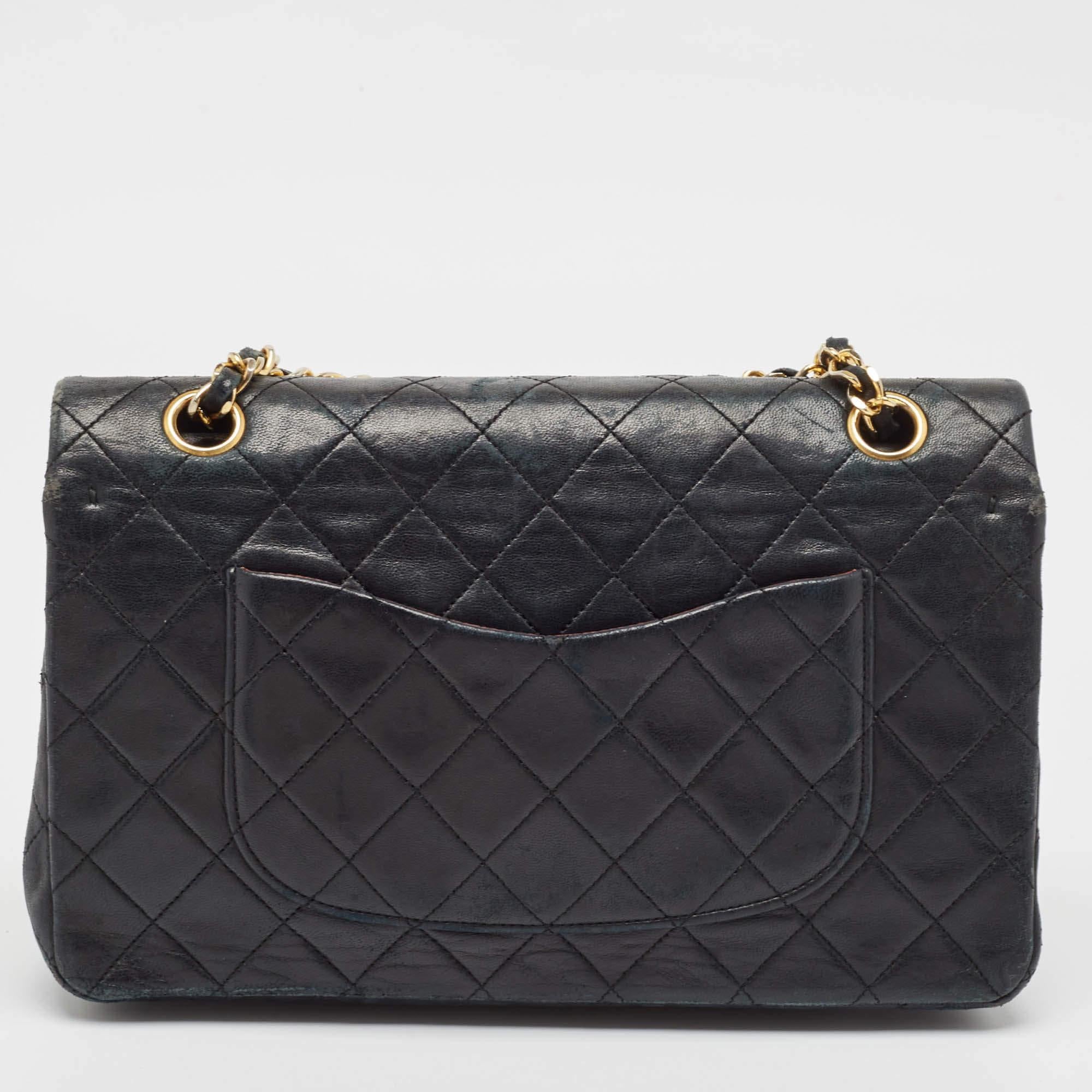 Chanel Schwarz Gestepptes Leder Medium Vintage Classic Double Flap Tasche Damen im Angebot