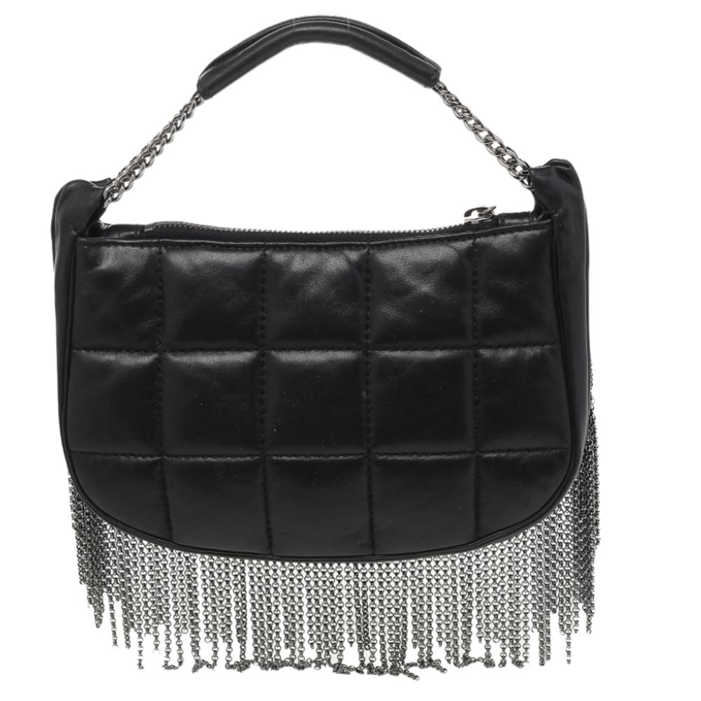 Easy to swing and super-stylish, this gorgeous Chanel bag is a highly appealing creation. Crafted in black leather, this bag is adorned with a quilted pattern all over the exterior along with metal chained fringes attached to the bottom. The bag