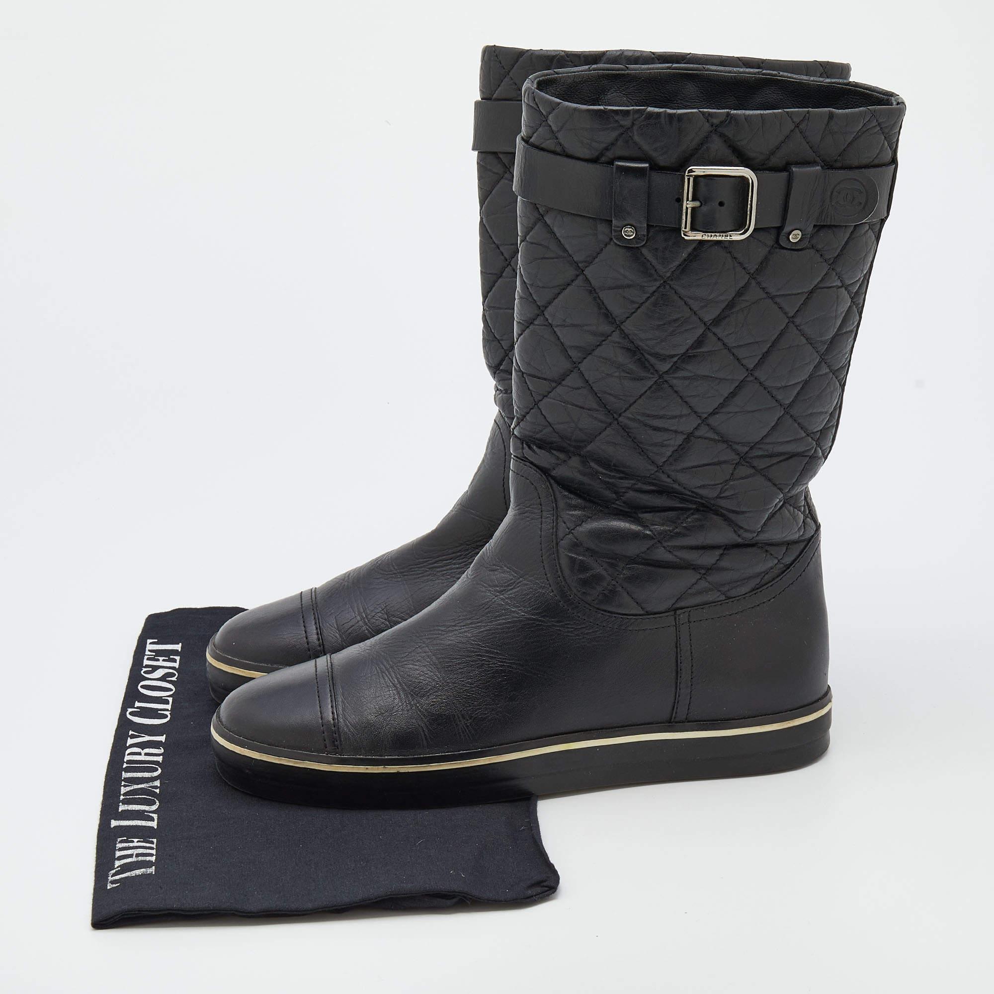 Chanel Black Quilted Leather Mid Calf Length Boots Size 37.5 In Good Condition In Dubai, Al Qouz 2