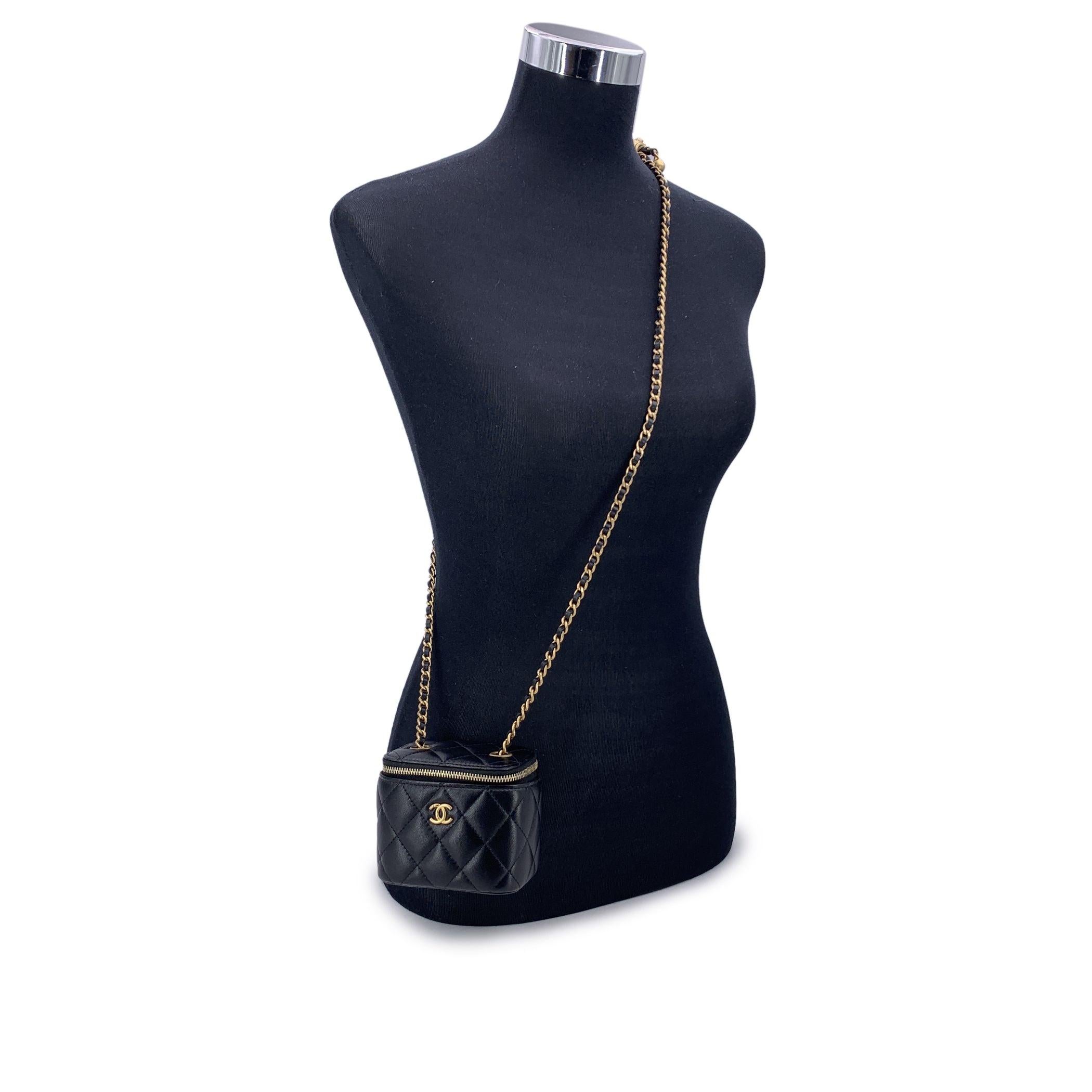 This beautiful Bag will come with a Certificate of Authenticity provided by Entrupy. The certificate will be provided at no further cost Introducing the coveted Chanel Mini Vanity Case with Chain Bag, a true showstopper designed in 2019. This petite