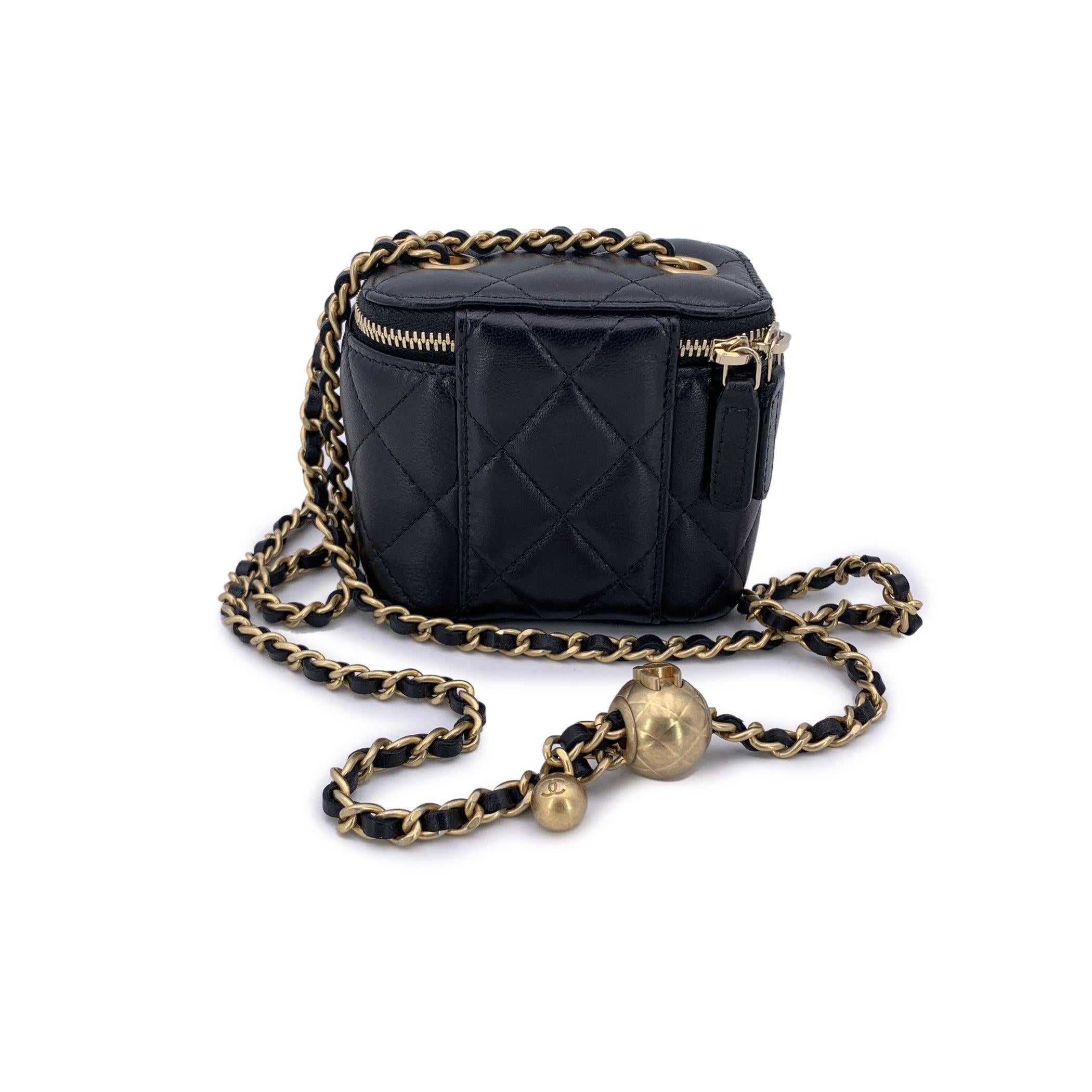 Chanel Black Quilted Leather Mini Vanity Case Crossbody Bag In Excellent Condition For Sale In Rome, Rome