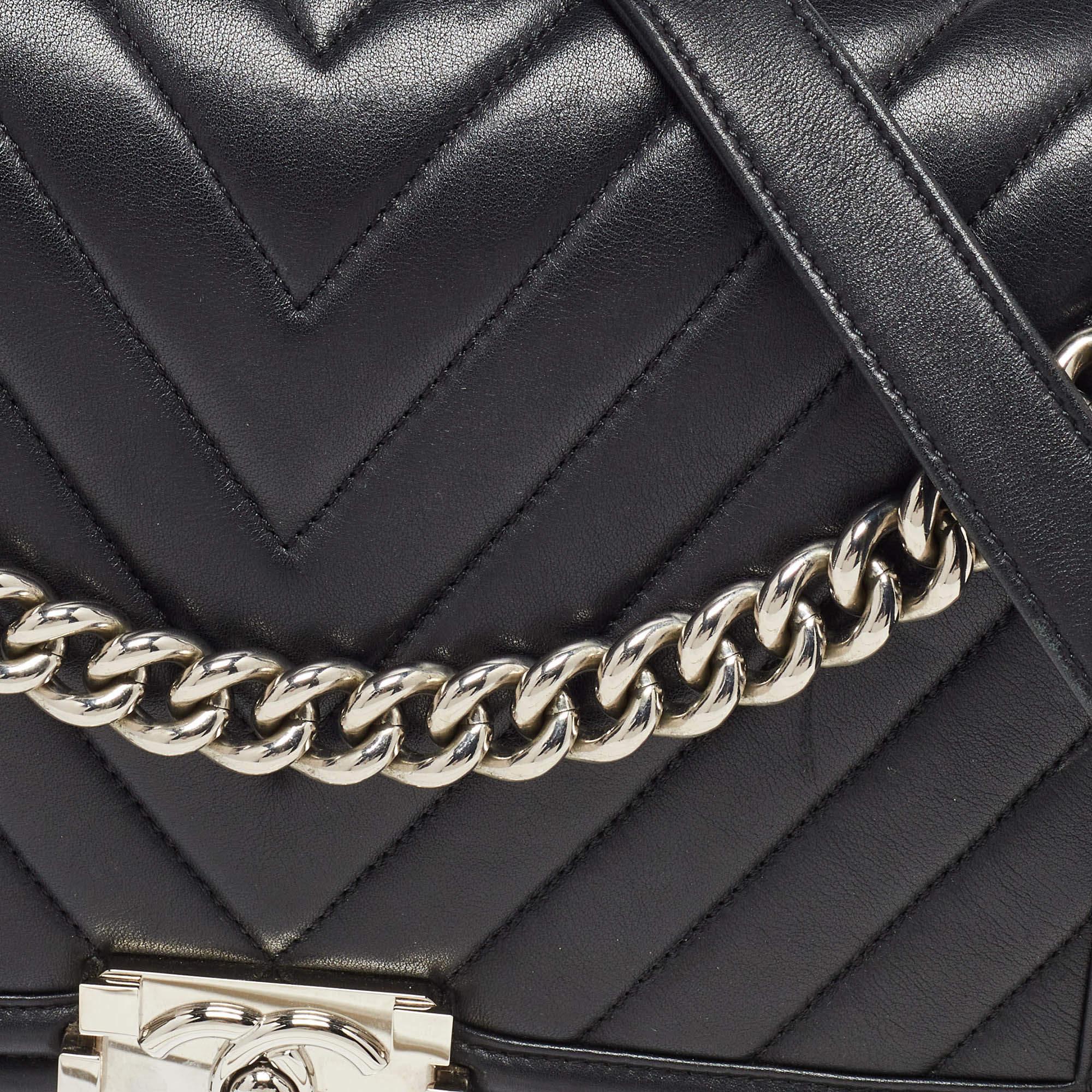 Chanel Negro Piel Acolchada Nuevo Bolso Boy Mediano en venta 1
