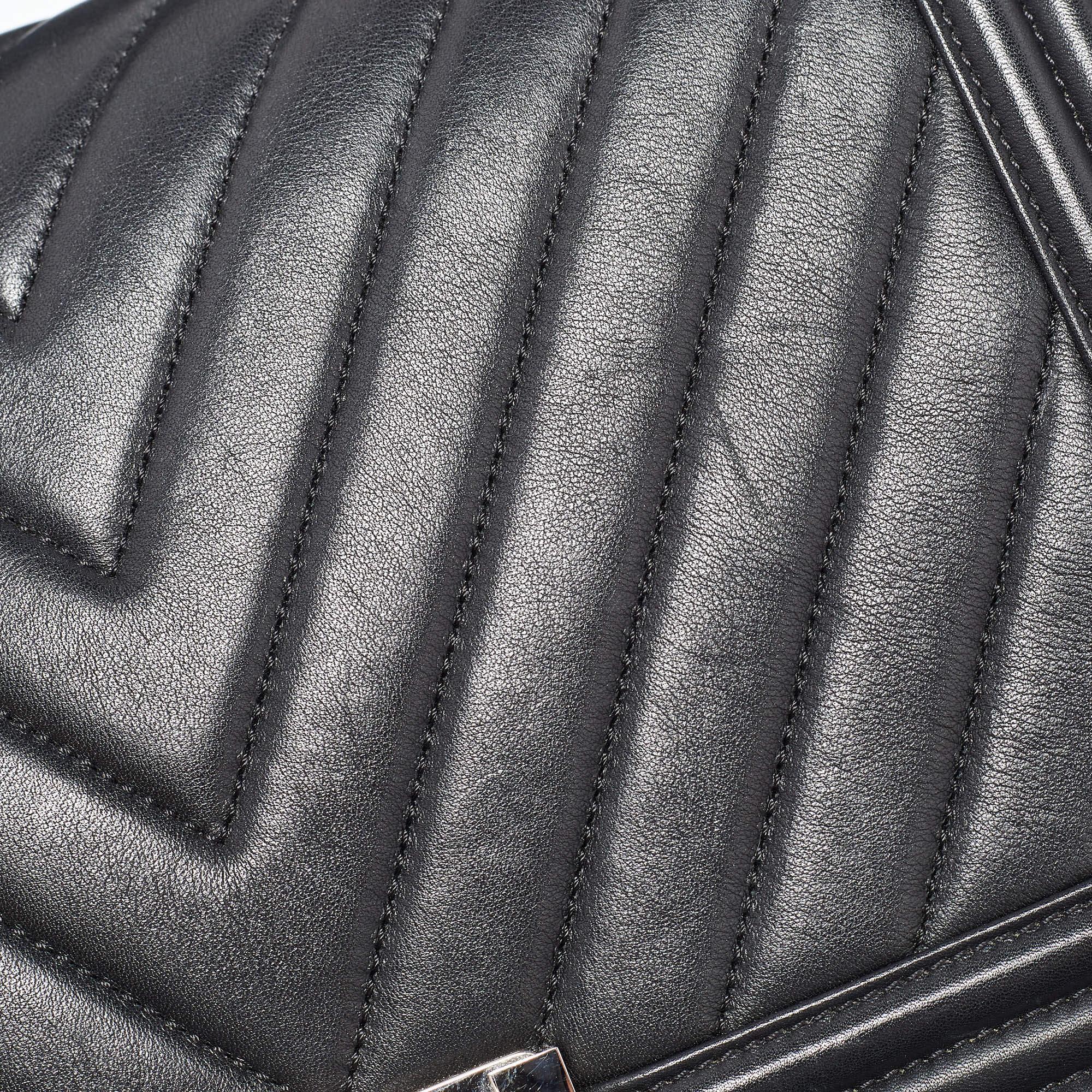 Chanel Negro Piel Acolchada Nuevo Bolso Boy Mediano en venta 3