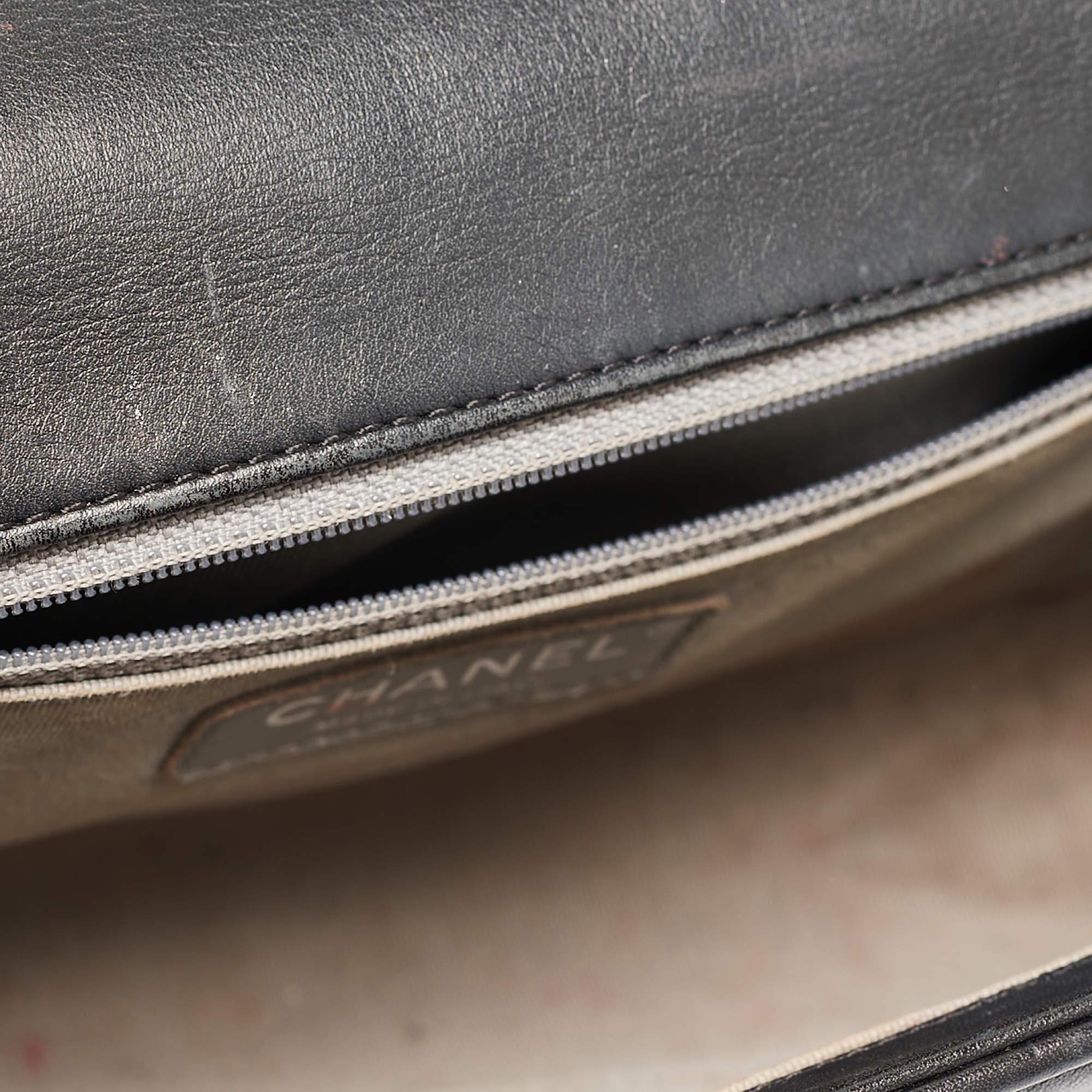 Chanel Black Quilted Leather New Medium Boy Shoulder Bag For Sale 10