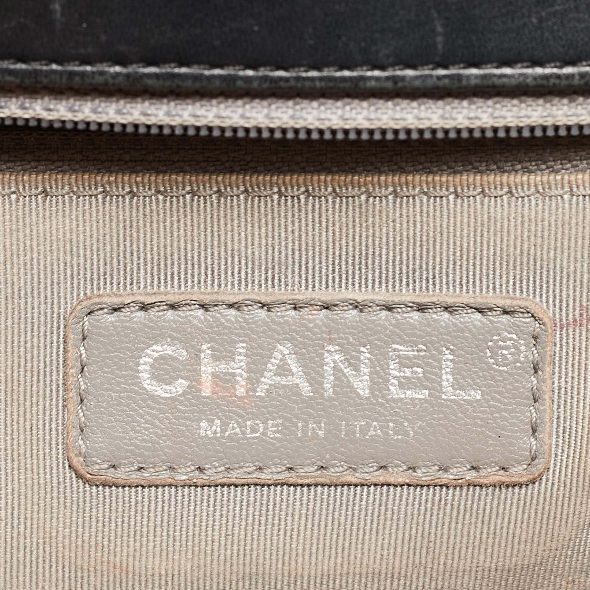Chanel Black Quilted Leather New Medium Boy Shoulder Bag For Sale 11