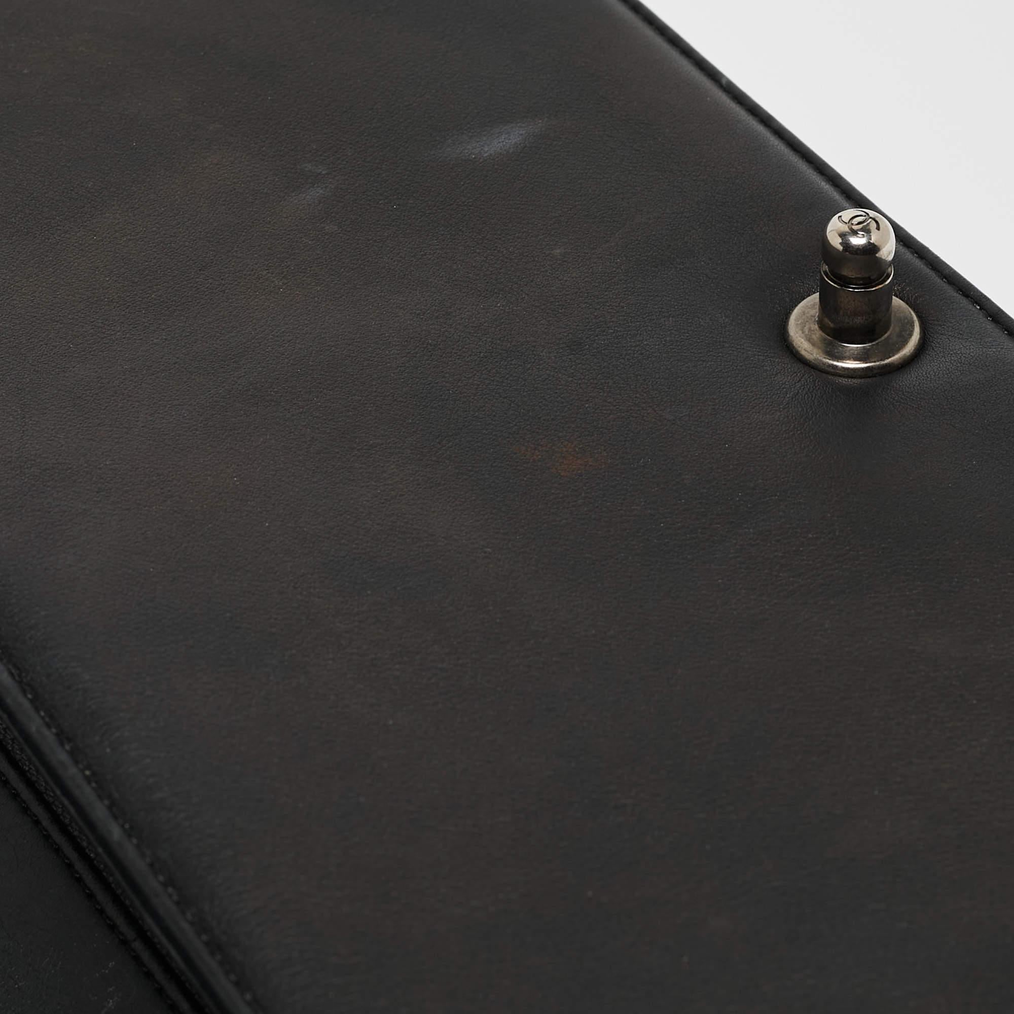 Chanel Black Quilted Leather New Medium Boy Shoulder Bag For Sale 16