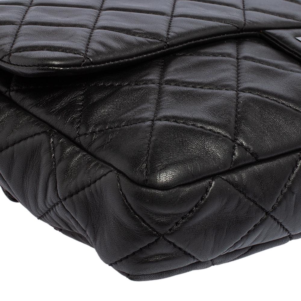 Chanel Bolso con solapa de doble cara en piel acolchada negra Reissue 5