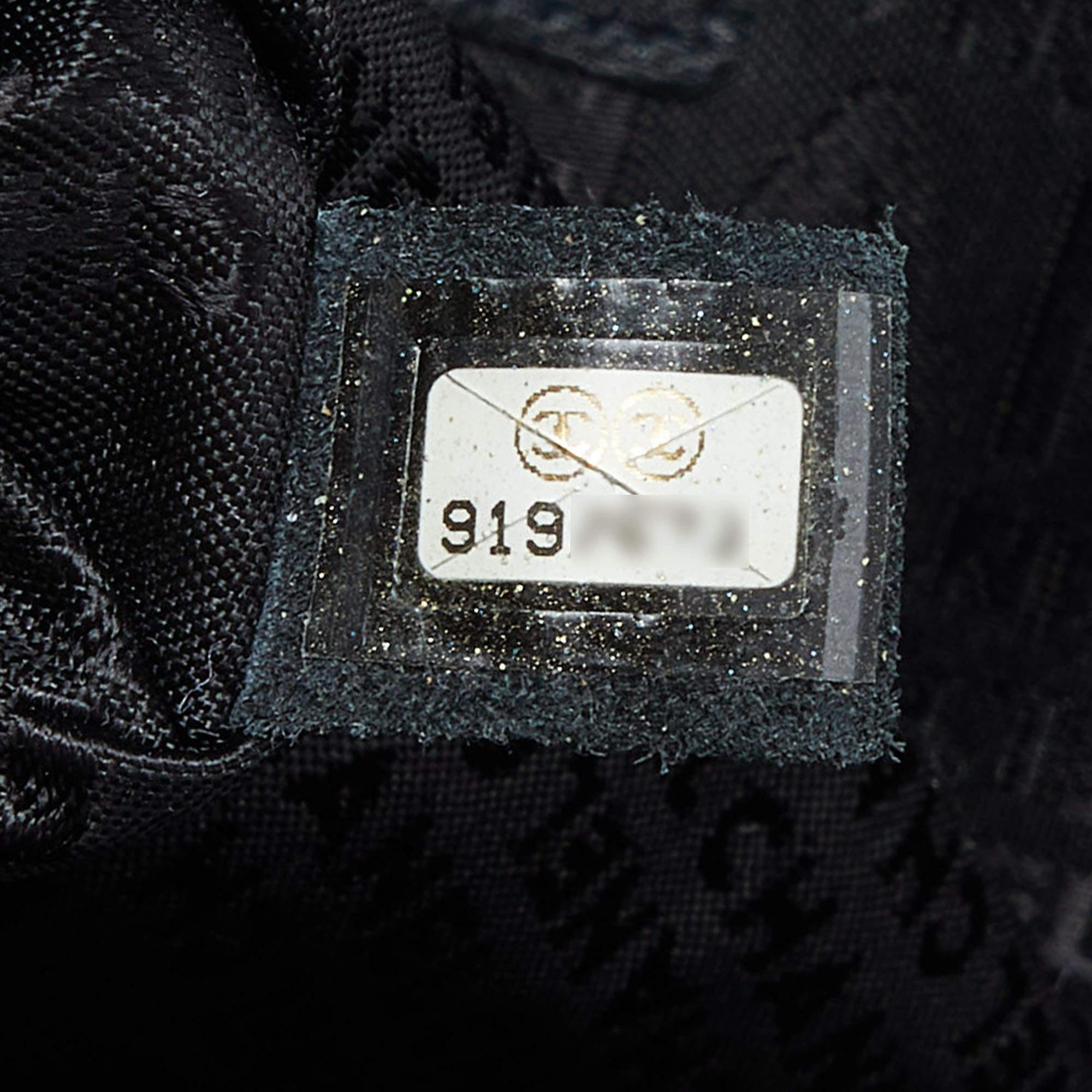 Chanel Schwarze gesteppte Reissue-Klappentasche aus Leder im Angebot 1