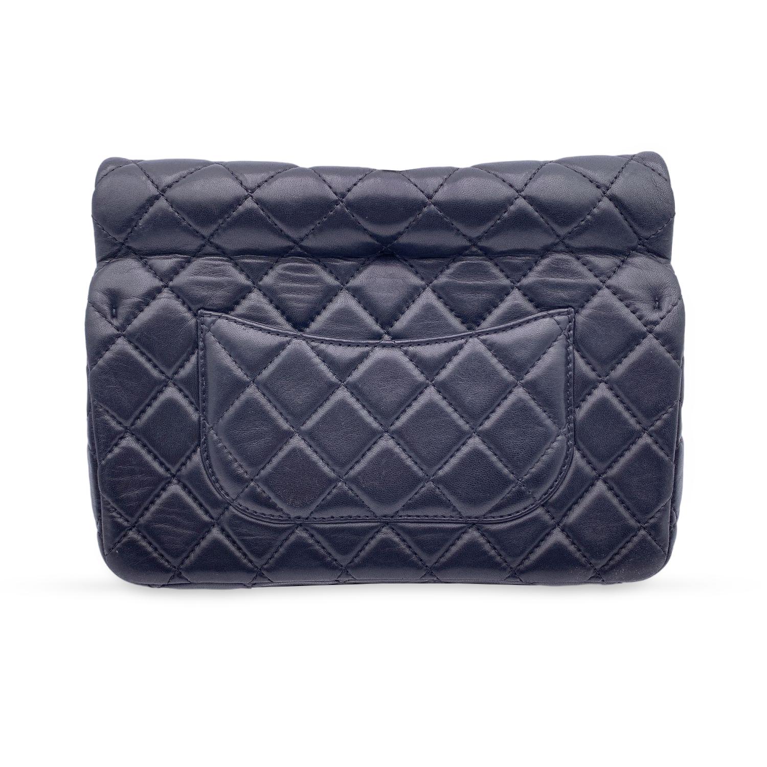 Chanel Black Quilted Leather Reissue Roll 2.55 Clutch Bag In Good Condition In Rome, Rome