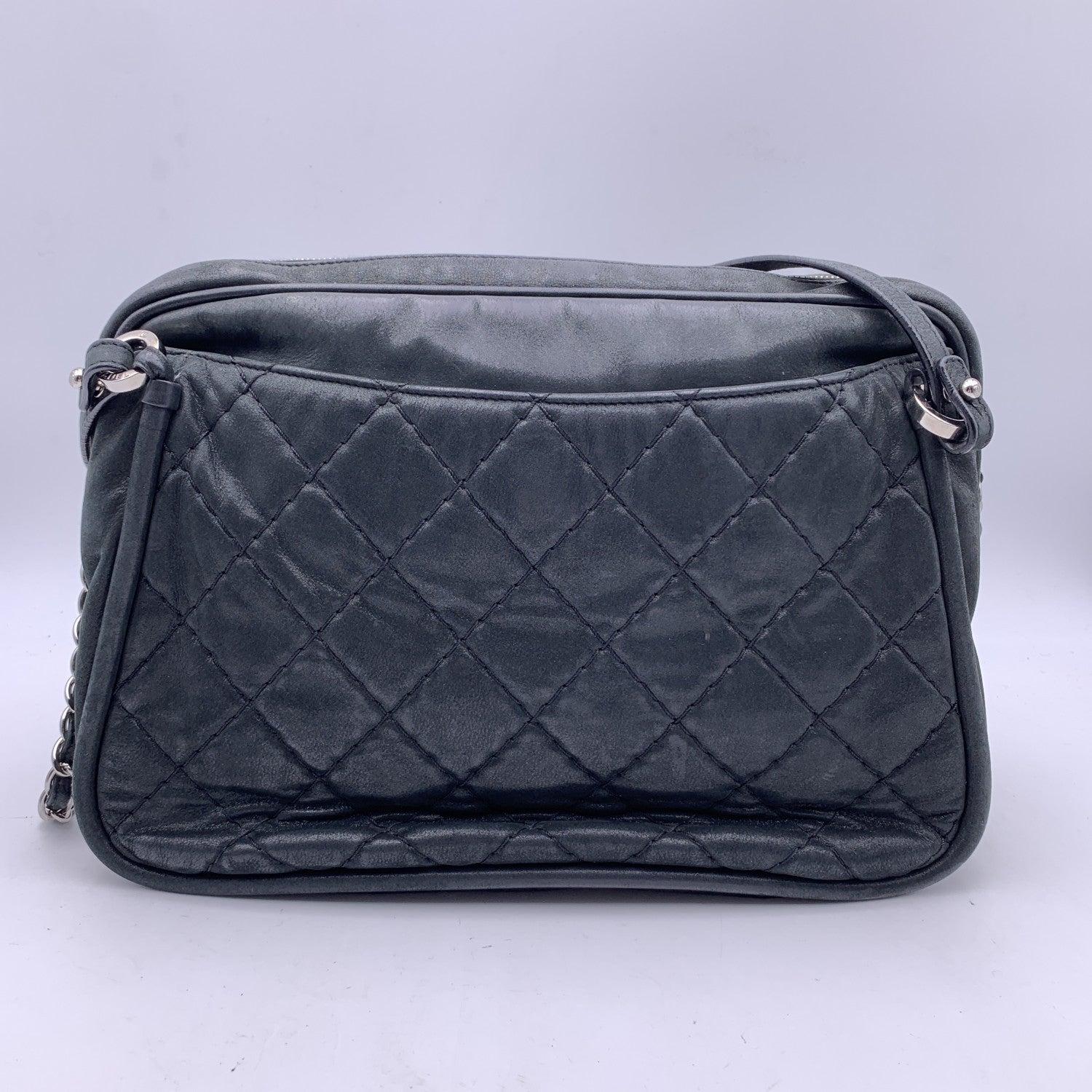 Chanel Black Quilted Leather Relax CC Camera Shoulder Bag In Excellent Condition For Sale In Rome, Rome