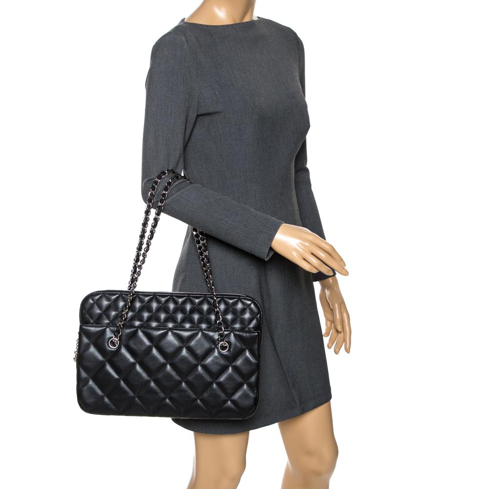 Chanel Black Quilted Leather Shoulder Bag In Good Condition In Dubai, Al Qouz 2