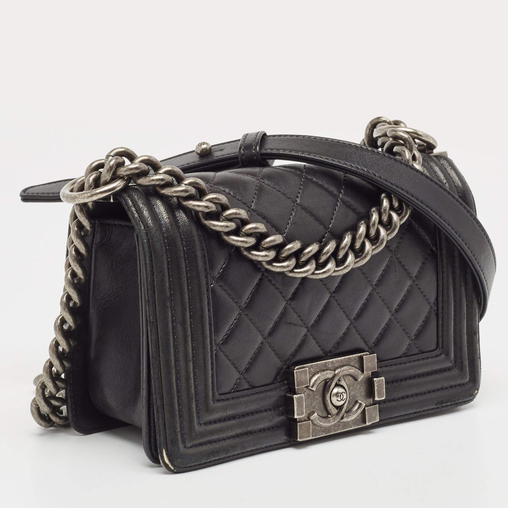 Ensure your day's essentials are in order and your outfit is complete with this Chanel Boy flap bag. Crafted using the best materials, the bag carries the maison's signature of artful craftsmanship and enduring appeal.

