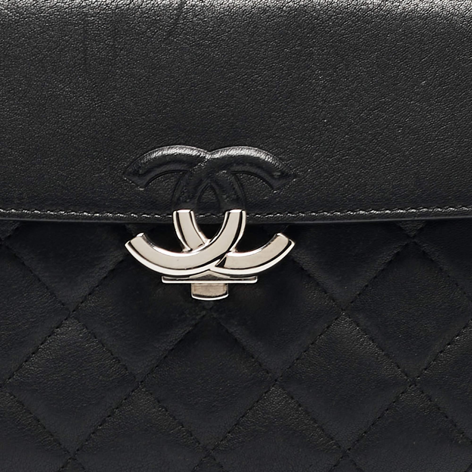 Chanel Schwarze kleine CC Box-Klappentasche aus gestepptem Leder im Angebot 7