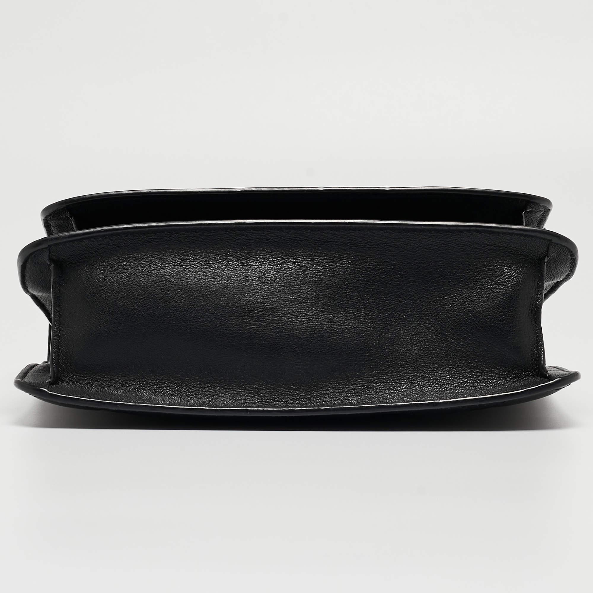 Chanel Schwarze kleine CC Box-Klappentasche aus gestepptem Leder im Angebot 8