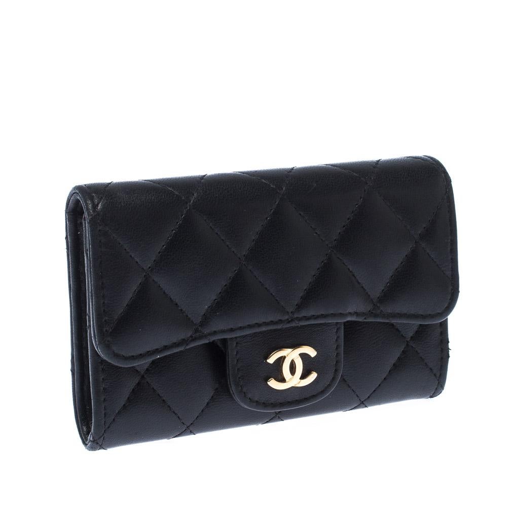Chanel Black Quilted Leather Small Classic Flap Wallet In Good Condition In Dubai, Al Qouz 2