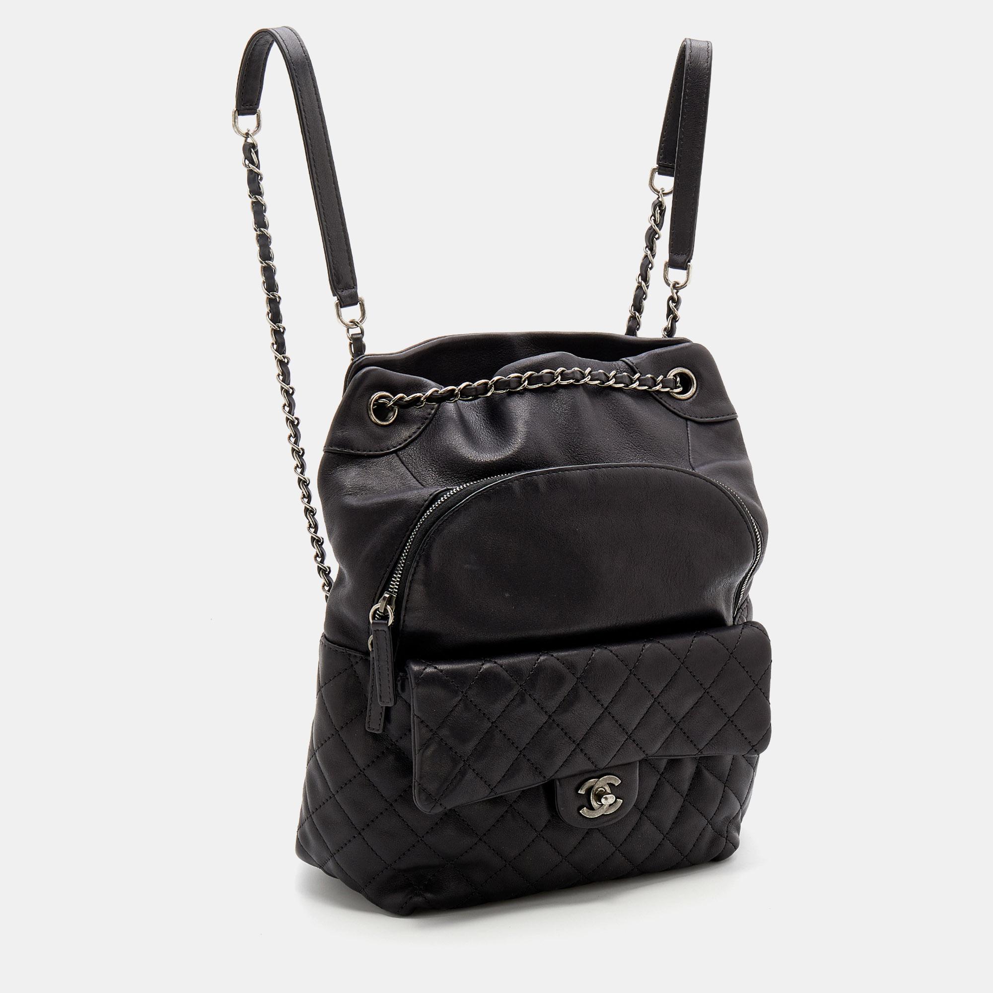 Chanel Black Quilted Leather Small Drawstring CC Flap Backpack In Good Condition In Dubai, Al Qouz 2