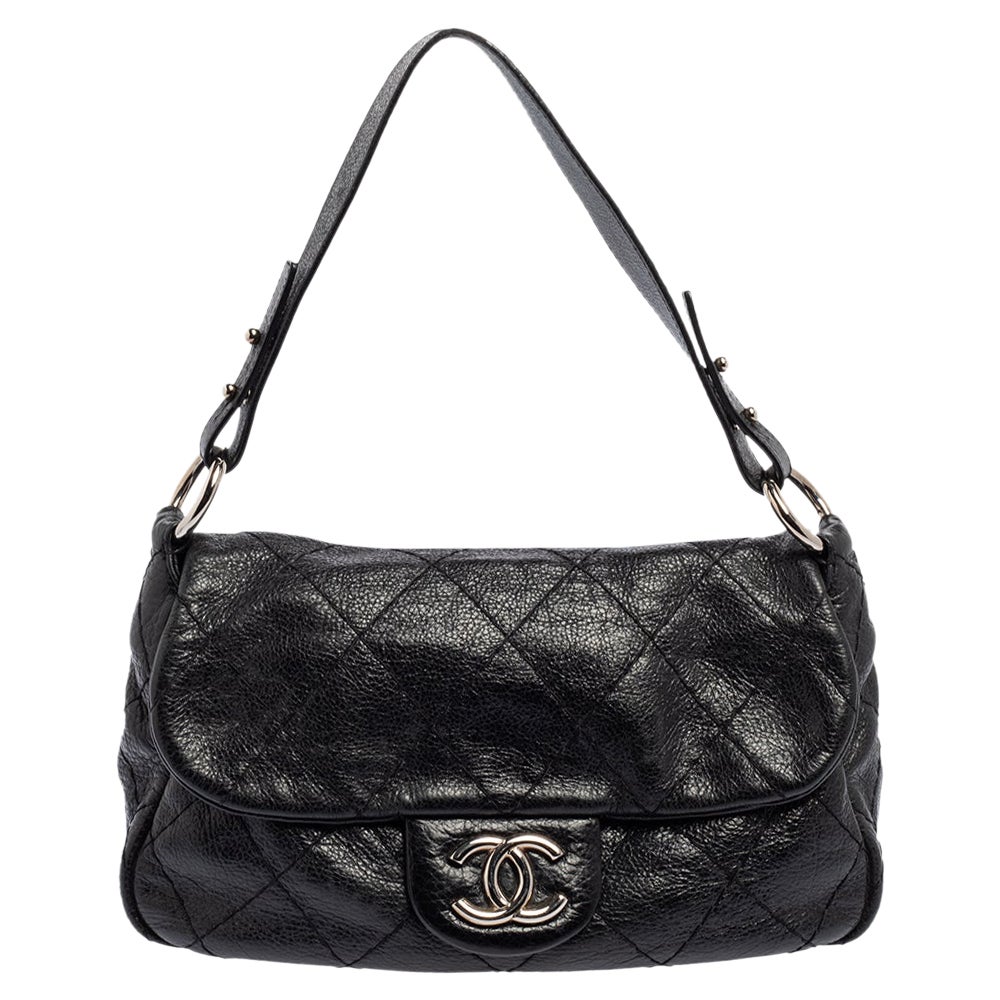 Chanel Schwarzes gestepptes Leder Kleine On the Road Flap Tasche
