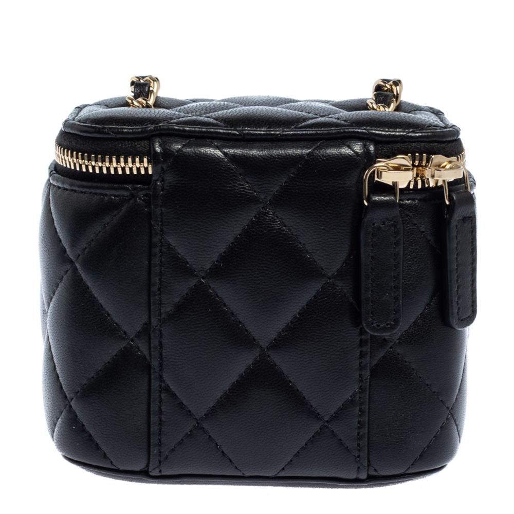This Vanity case bag from Chanel is just so chic! The bag is perfect for your fashion arsenal, bringing along the iconic CC logo, signature quilts on the exterior, and a leather-chain strap. It is crafted from leather and equipped with a zip-around