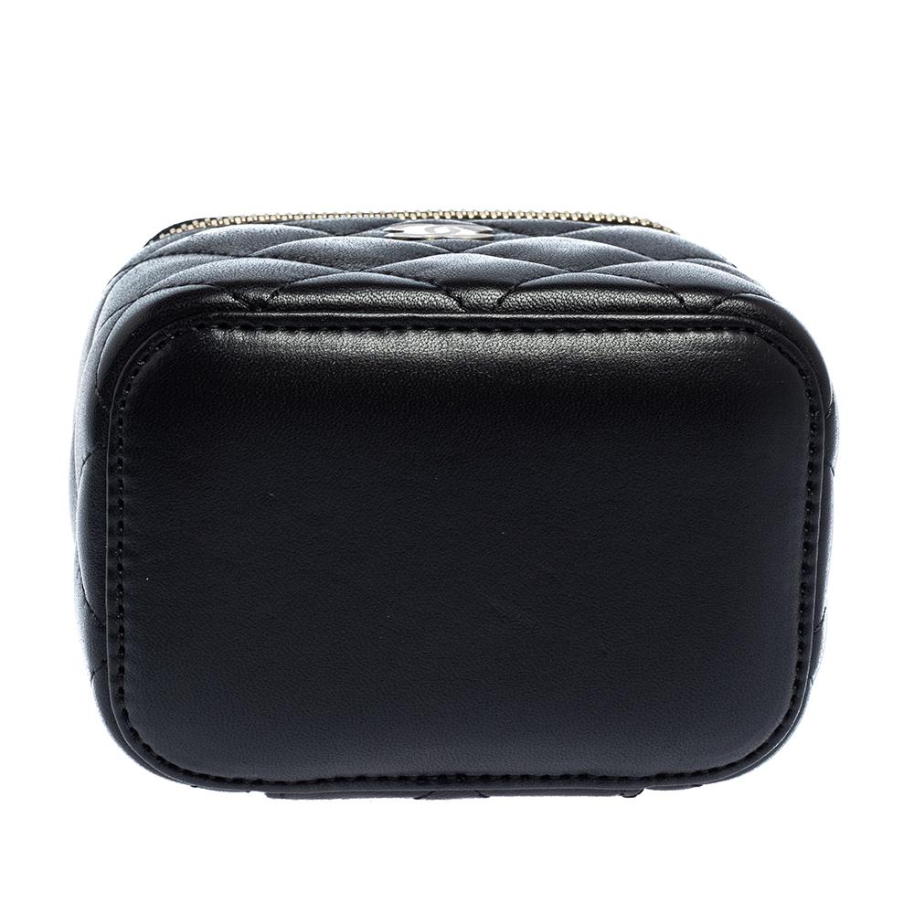 Chanel Black Quilted Leather Small Vanity with Chain In New Condition In Dubai, Al Qouz 2