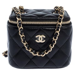 Chanel Schwarzes gestepptes Leder Kleiner Schminkspiegel mit Kette