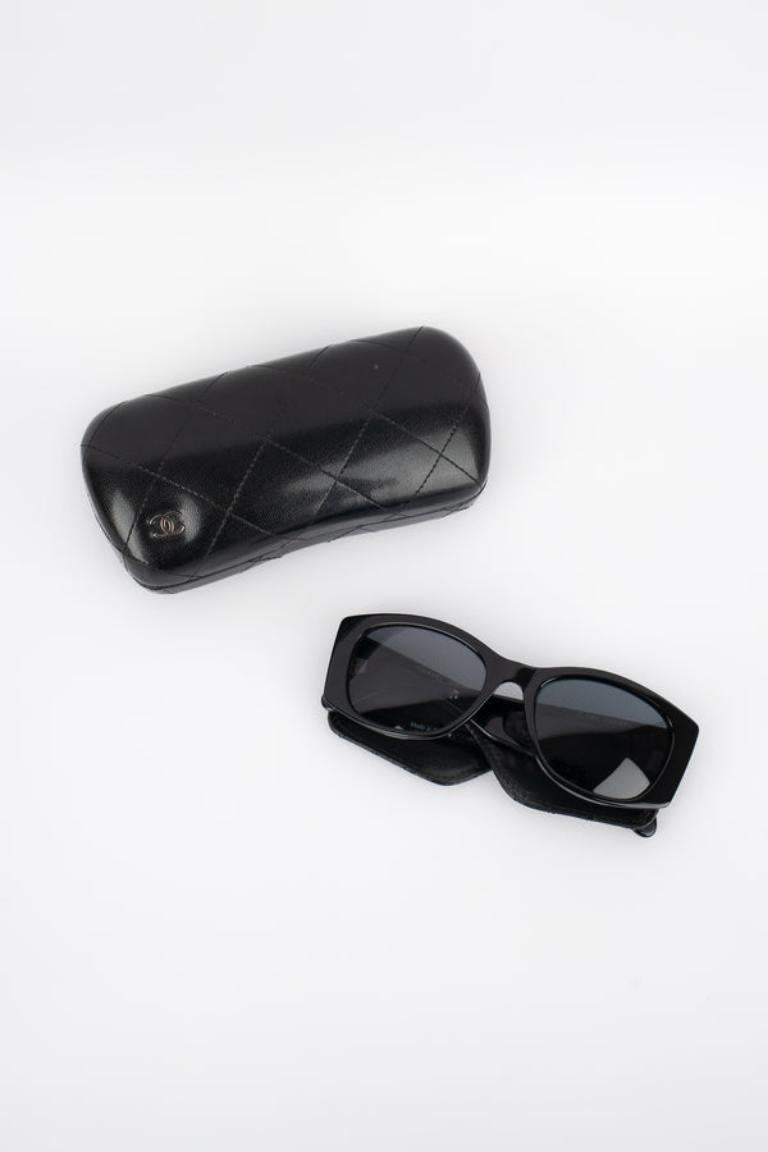 Chanel Black Quilted Leather Sunglasses, 1988 In Good Condition In SAINT-OUEN-SUR-SEINE, FR