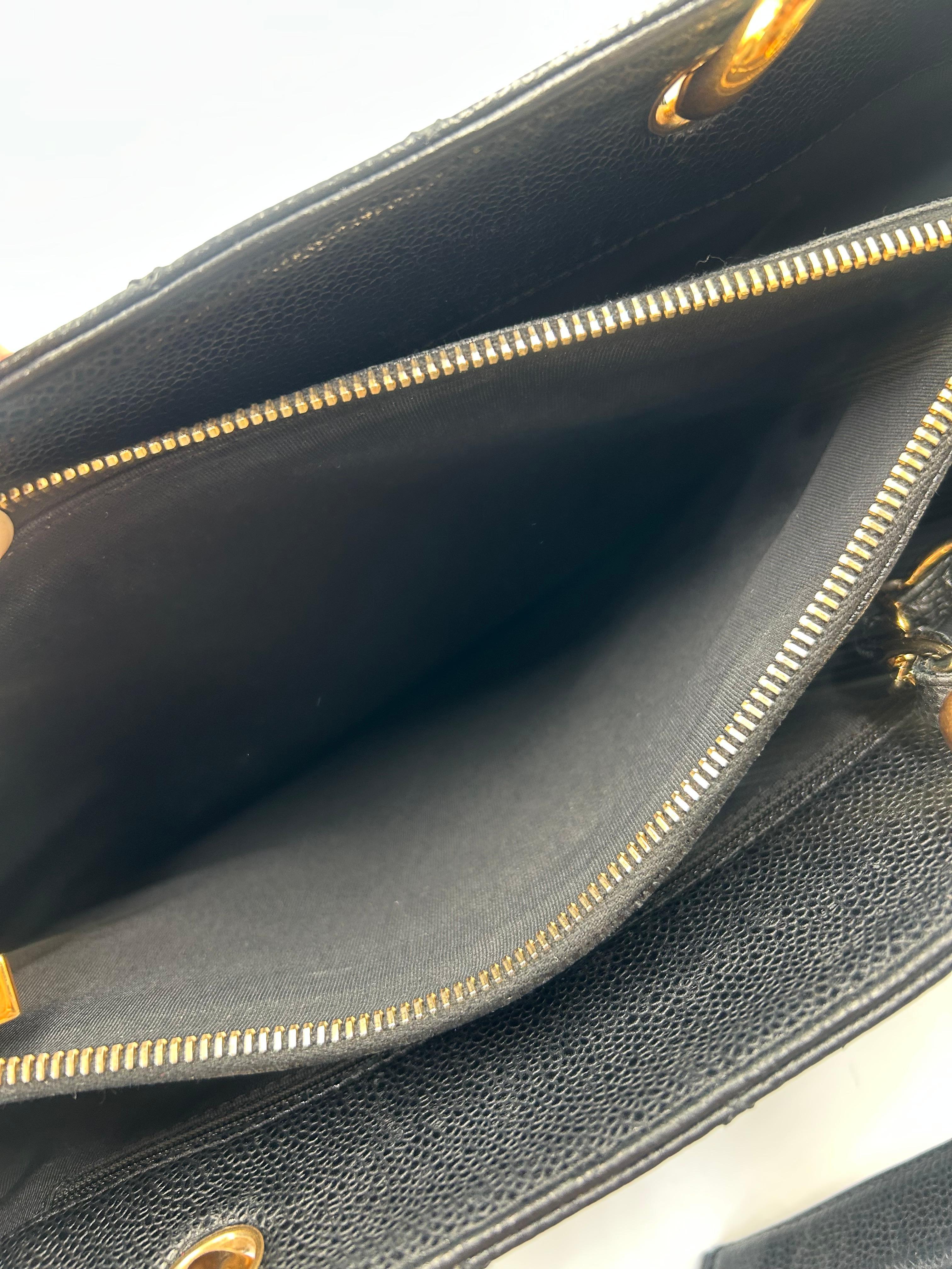 Chanel - Sac à main en cuir matelassé noir 2008 en vente 4