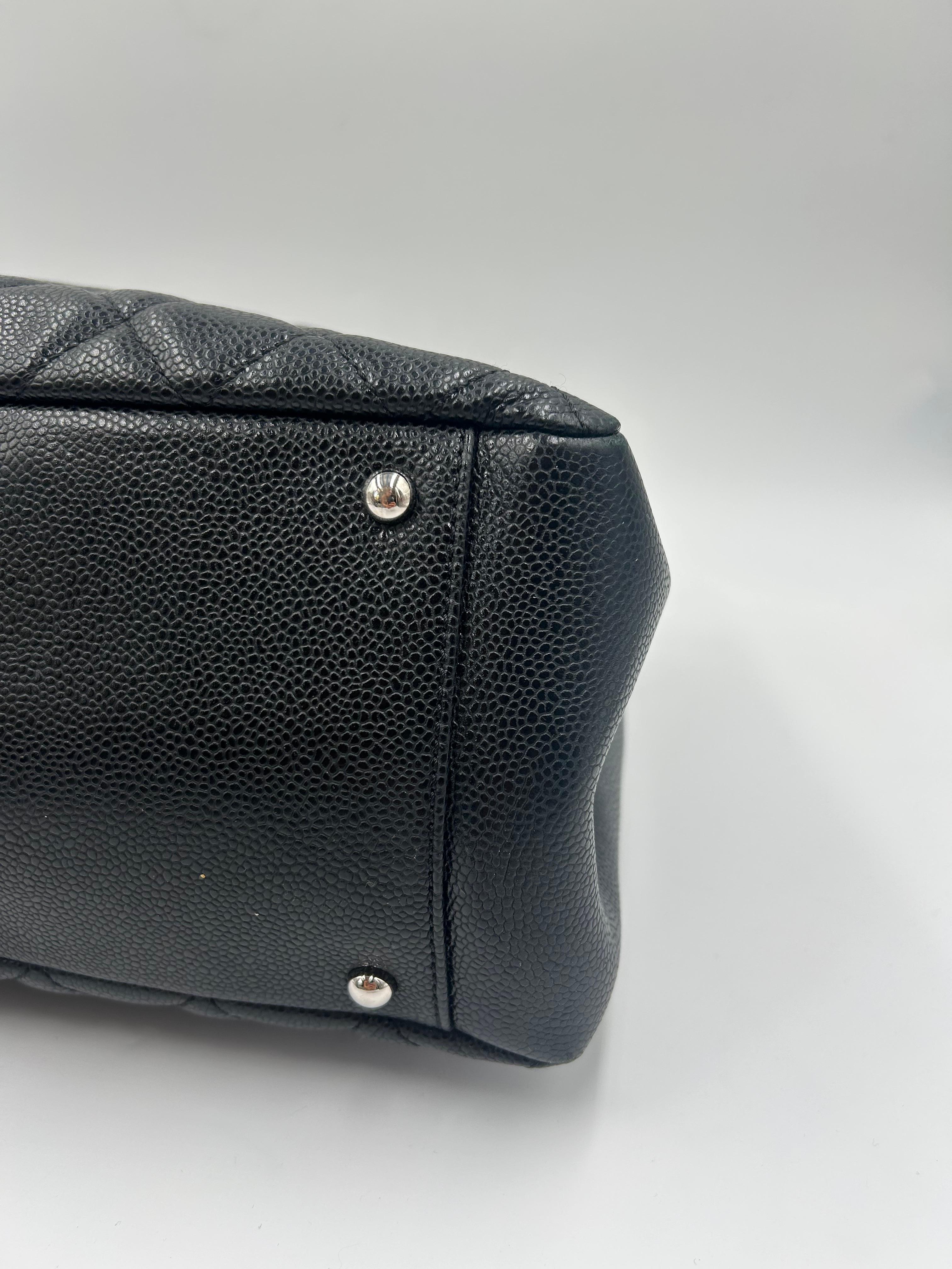 Chanel - Fourre-tout en cuir matelassé noir en vente 5