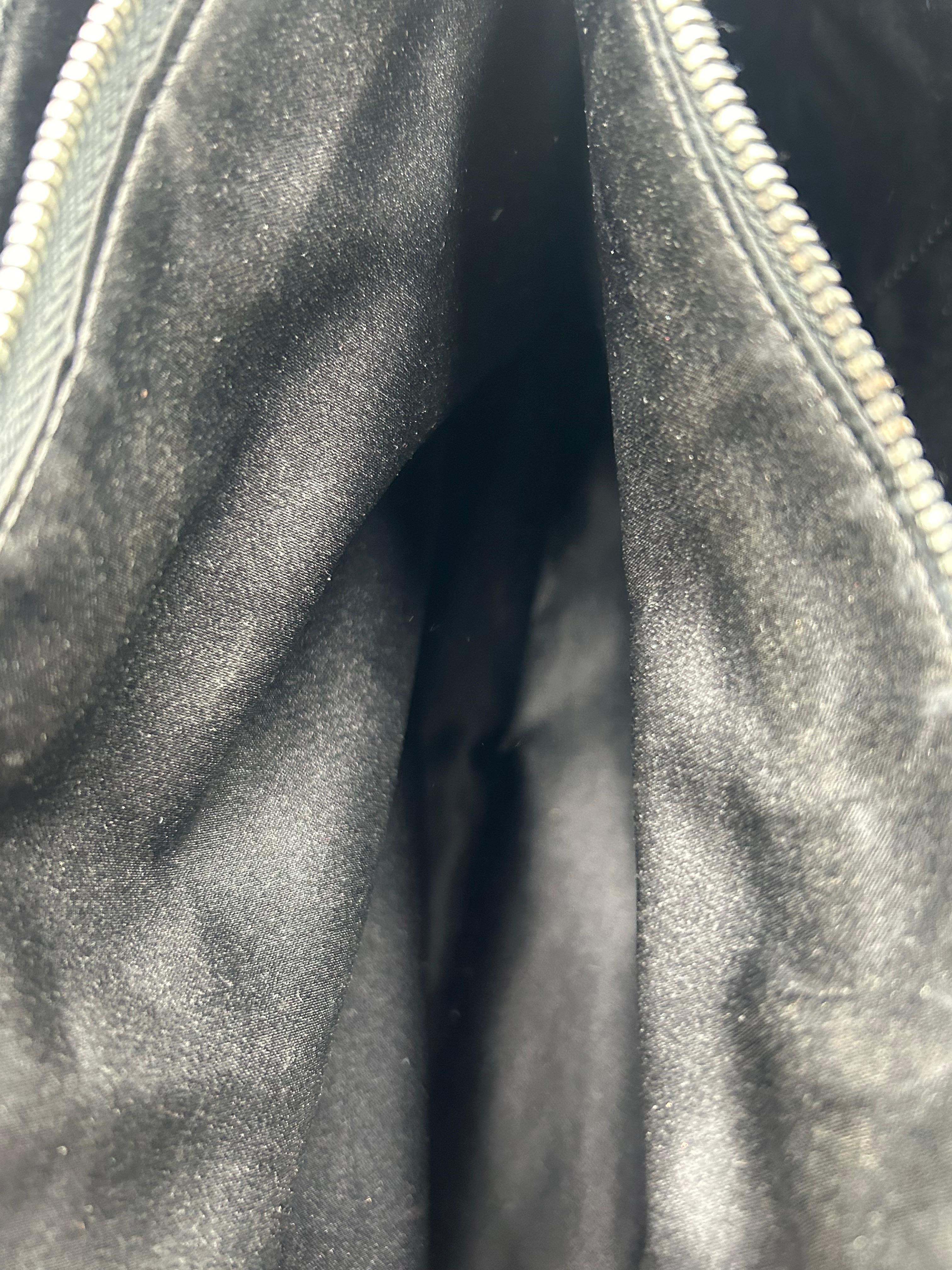 Chanel - Fourre-tout en cuir matelassé noir en vente 10
