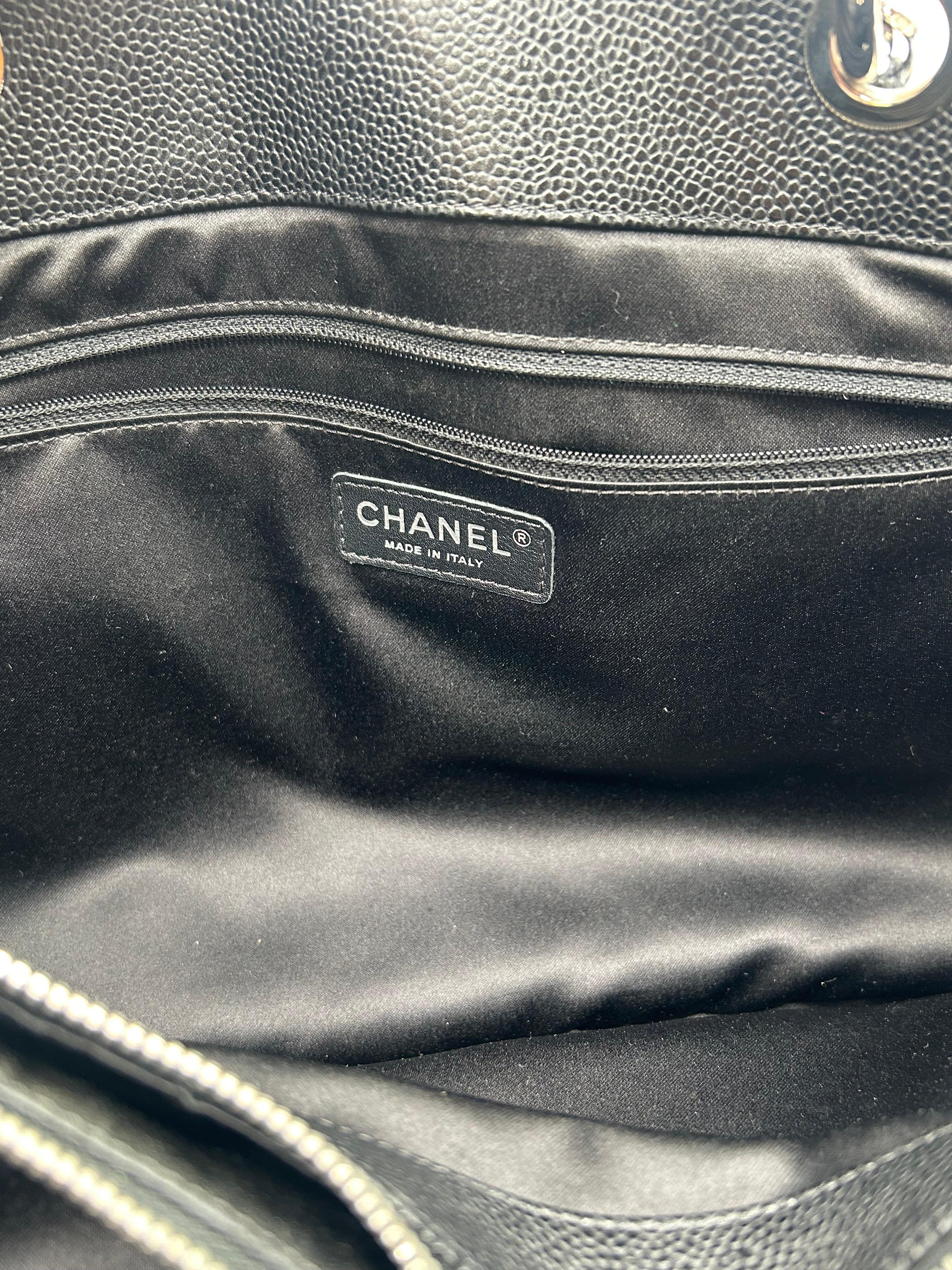 Chanel - Fourre-tout en cuir matelassé noir en vente 11