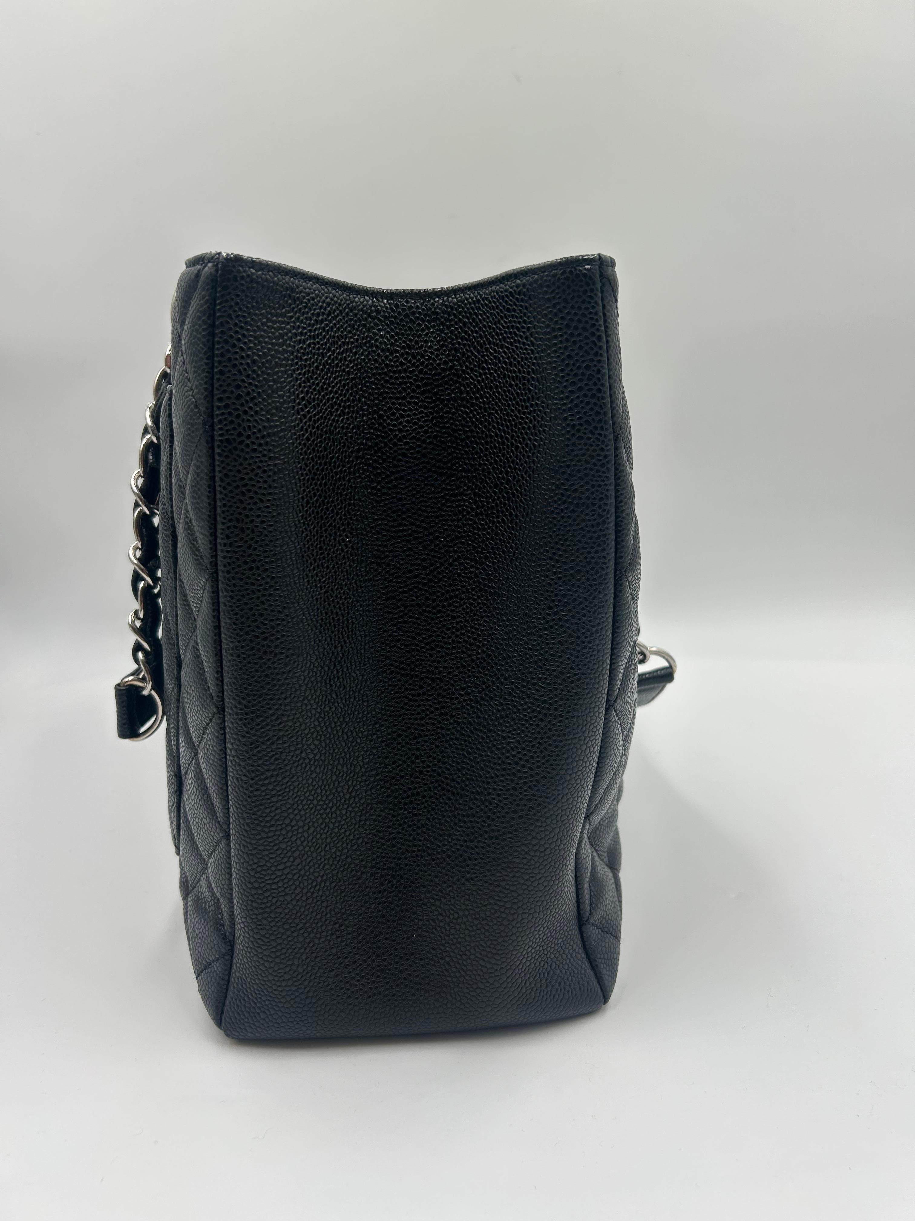 Chanel - Fourre-tout en cuir matelassé noir Bon état - En vente à Palm Beach, FL