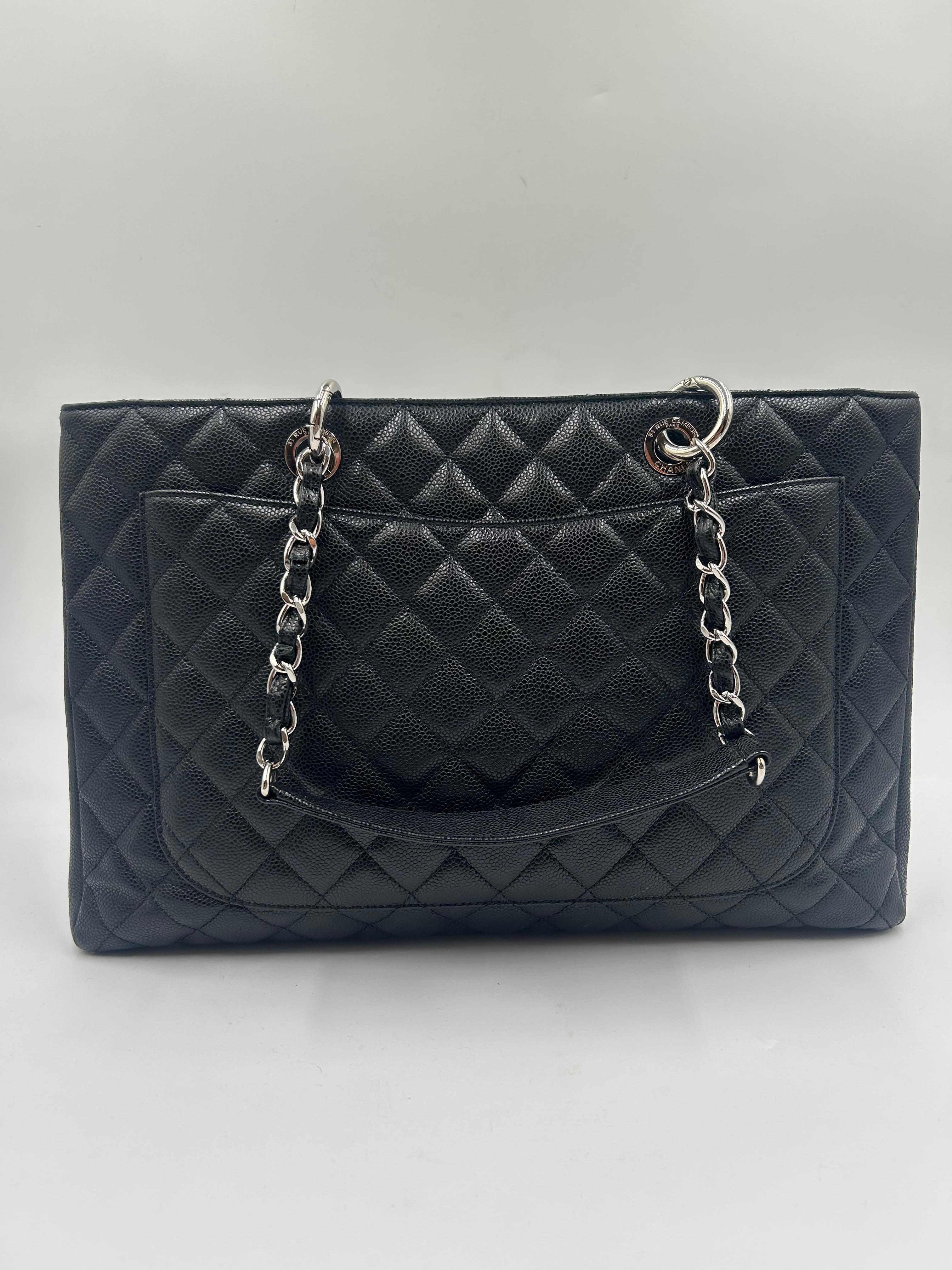Chanel - Fourre-tout en cuir matelassé noir Unisexe en vente