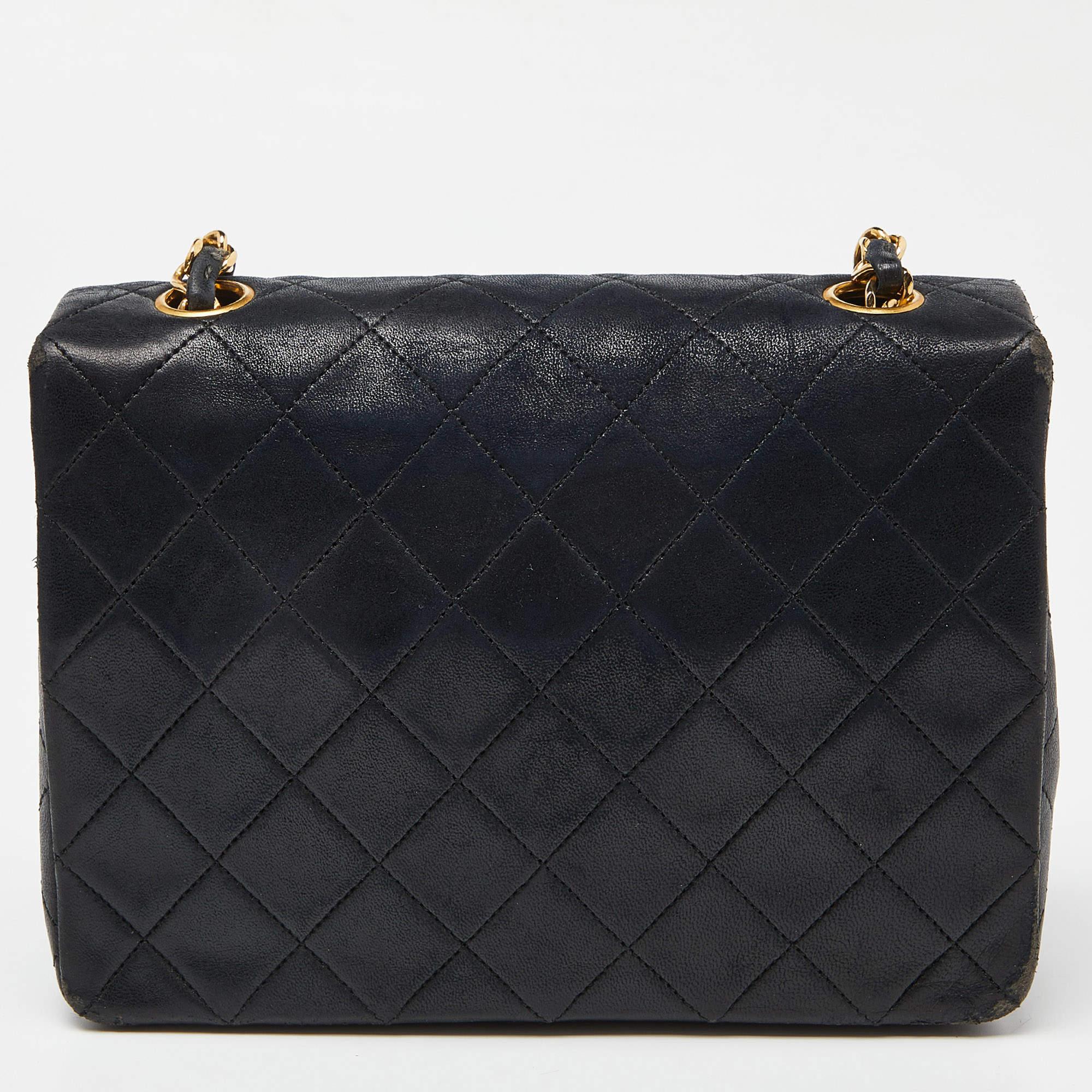 Chanel's luxurious flap bag is a must-have in a well-curated wardrobe! This stunning bag has a masterfully crafted leather exterior with gold-tone hardware and the iconic CC logo on the front. This Chanel vintage flap bag is complete with a sturdy