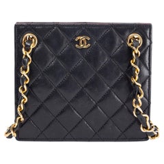 CHANEL - Sac à bandoulière VINTAGE MINI SQUARE en cuir matelassé noir