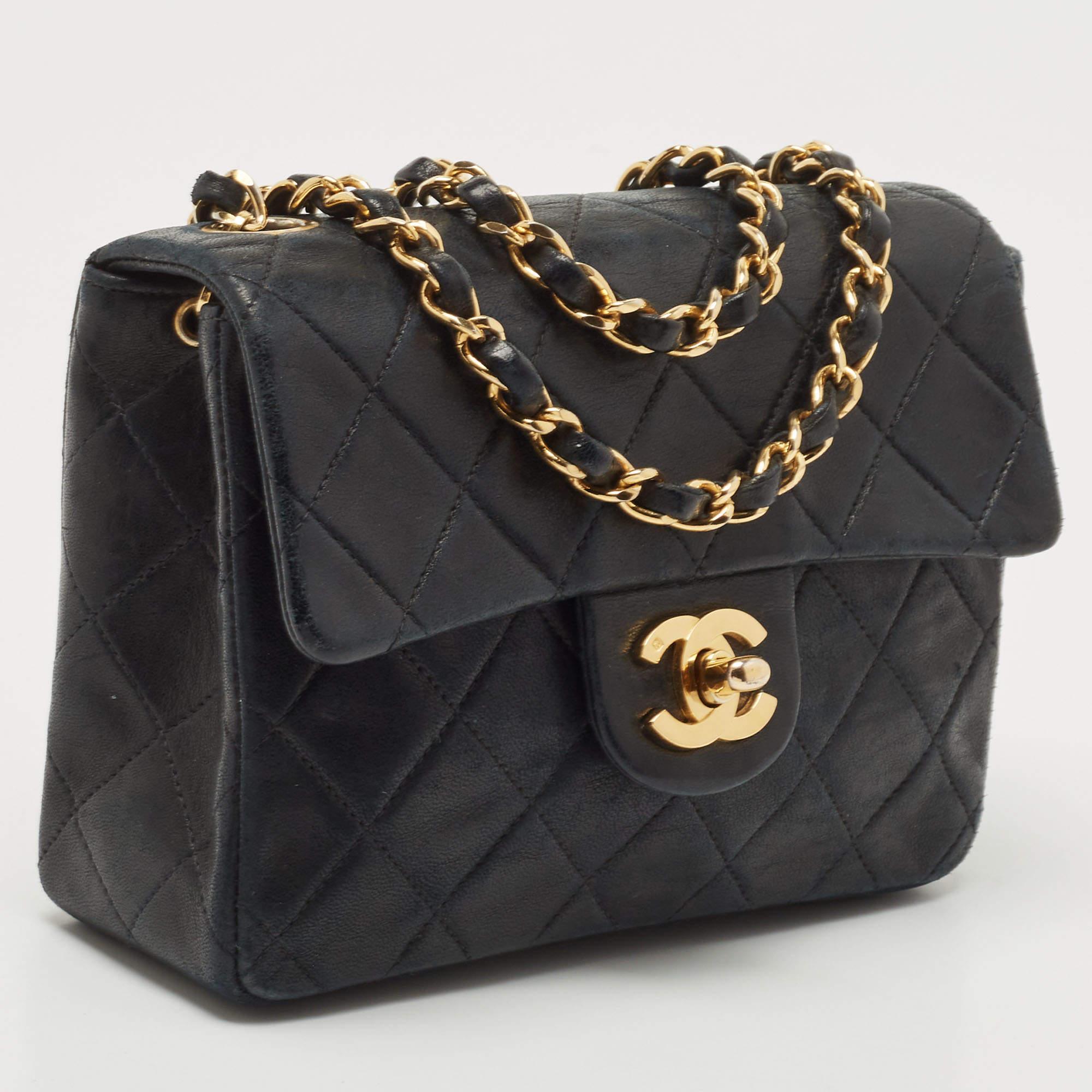 Chanel Black Quilted Leather Vintage Square Classic Flap Bag In Fair Condition In Dubai, Al Qouz 2