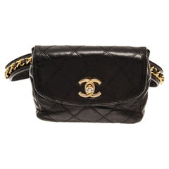 Chanel Schwarze gesteppte Leder-Clutch mit Taille