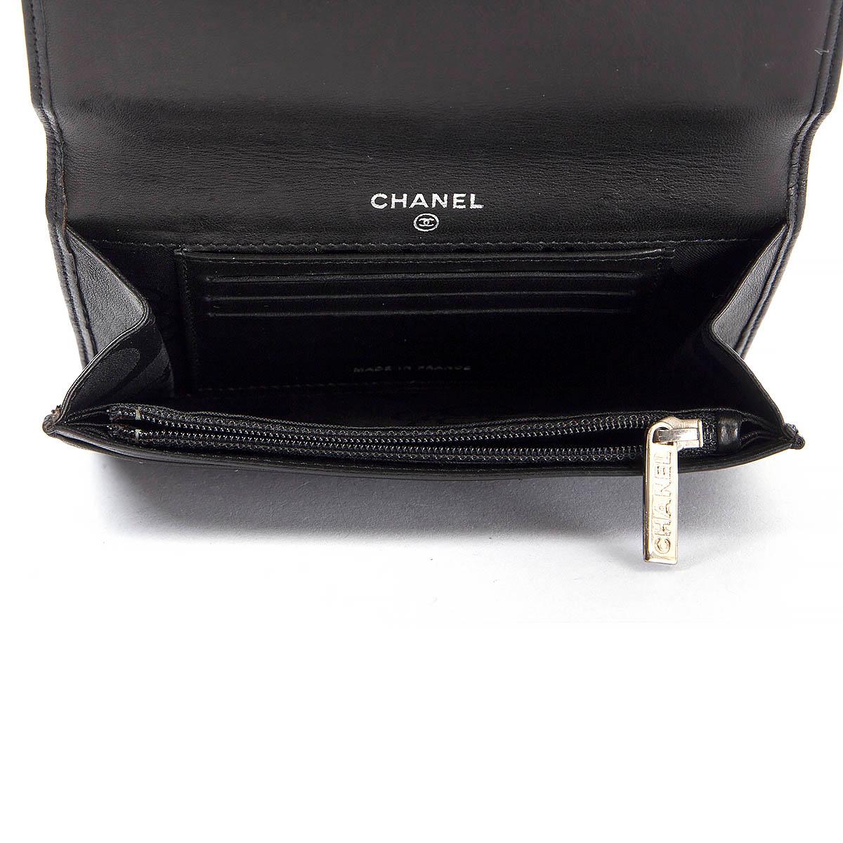 CHANEL black quilted leather Wallet For Sale 2