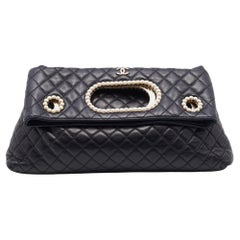 Chanel Schwarze Umwandelbare Clutch aus gestepptem Leder mit Westminster Perlenverzierung