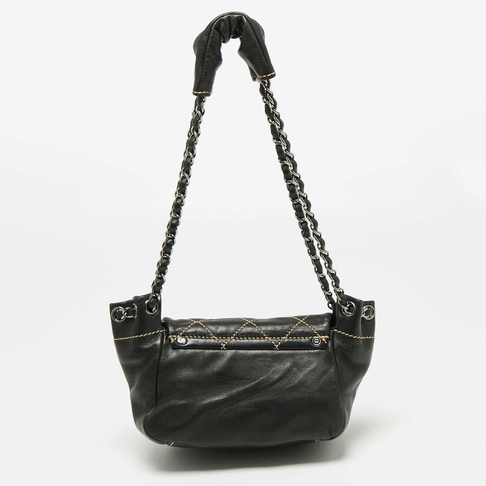 This Accordion shoulder bag from the House of Chanel exudes the right amount of class and elegance. Crafted from black quilted leather, this bag is adorned with a shoulder strap and Dark Ruthenium hardware. It accommodates a nylon-lined interior.
