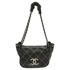 Chanel Schwarze gesteppte Leder-Umhängetasche mit Wildstich Akkordeon